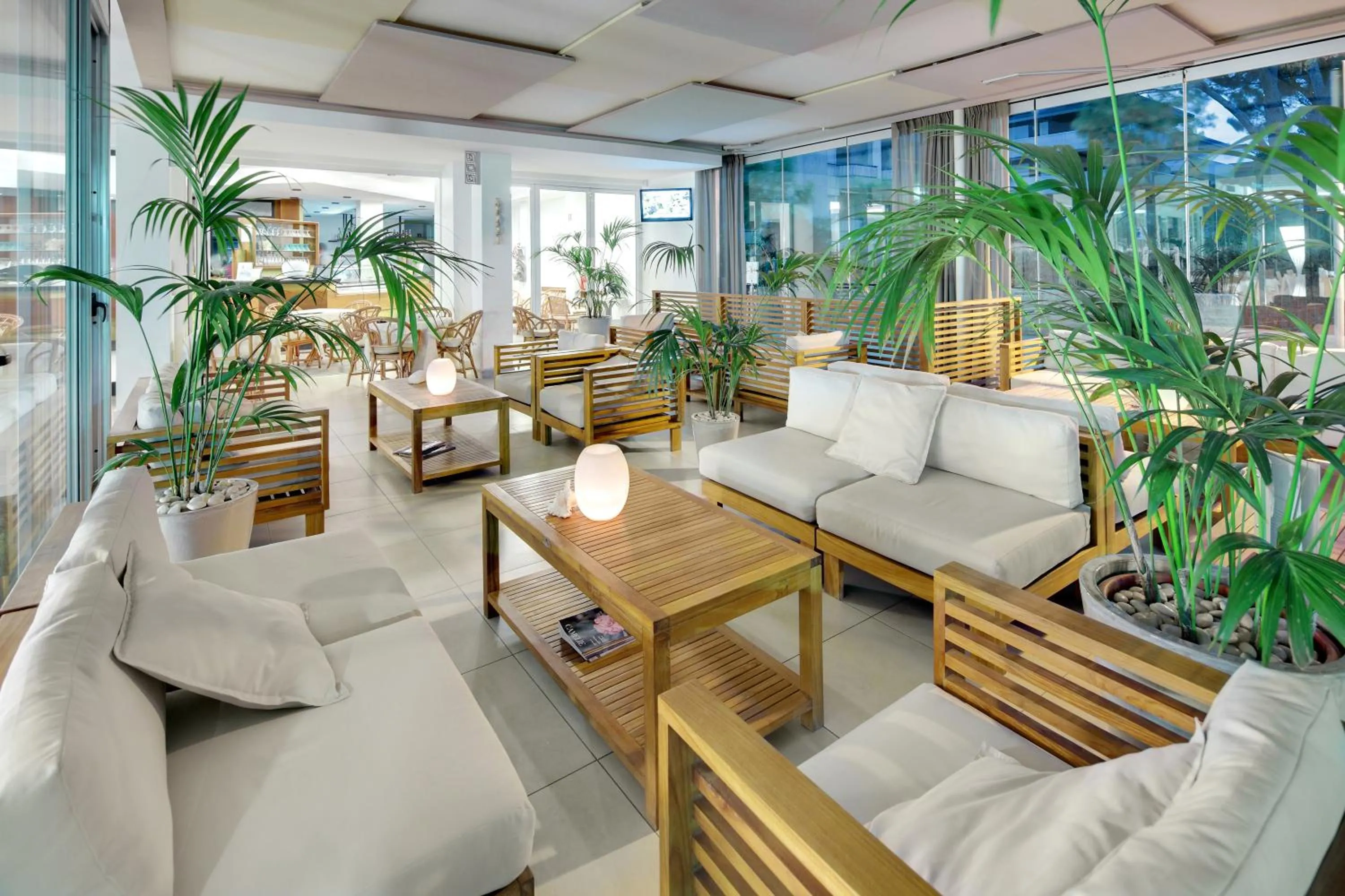 Communal lounge/ TV room in Hotel Europa Lignano