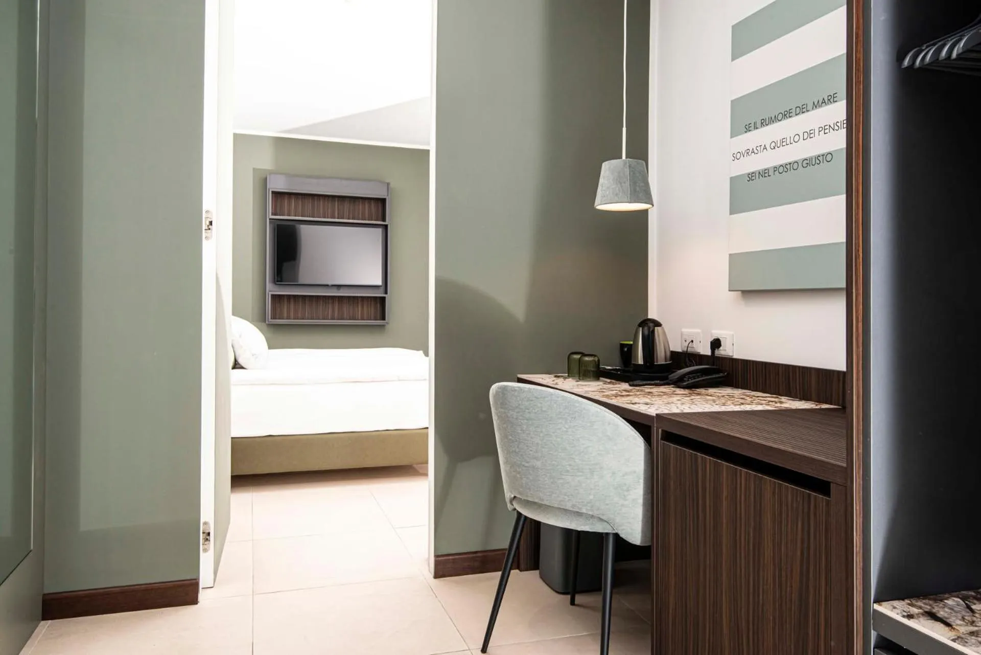 Coffee/tea facilities, Bed in Hotel Europa Lignano