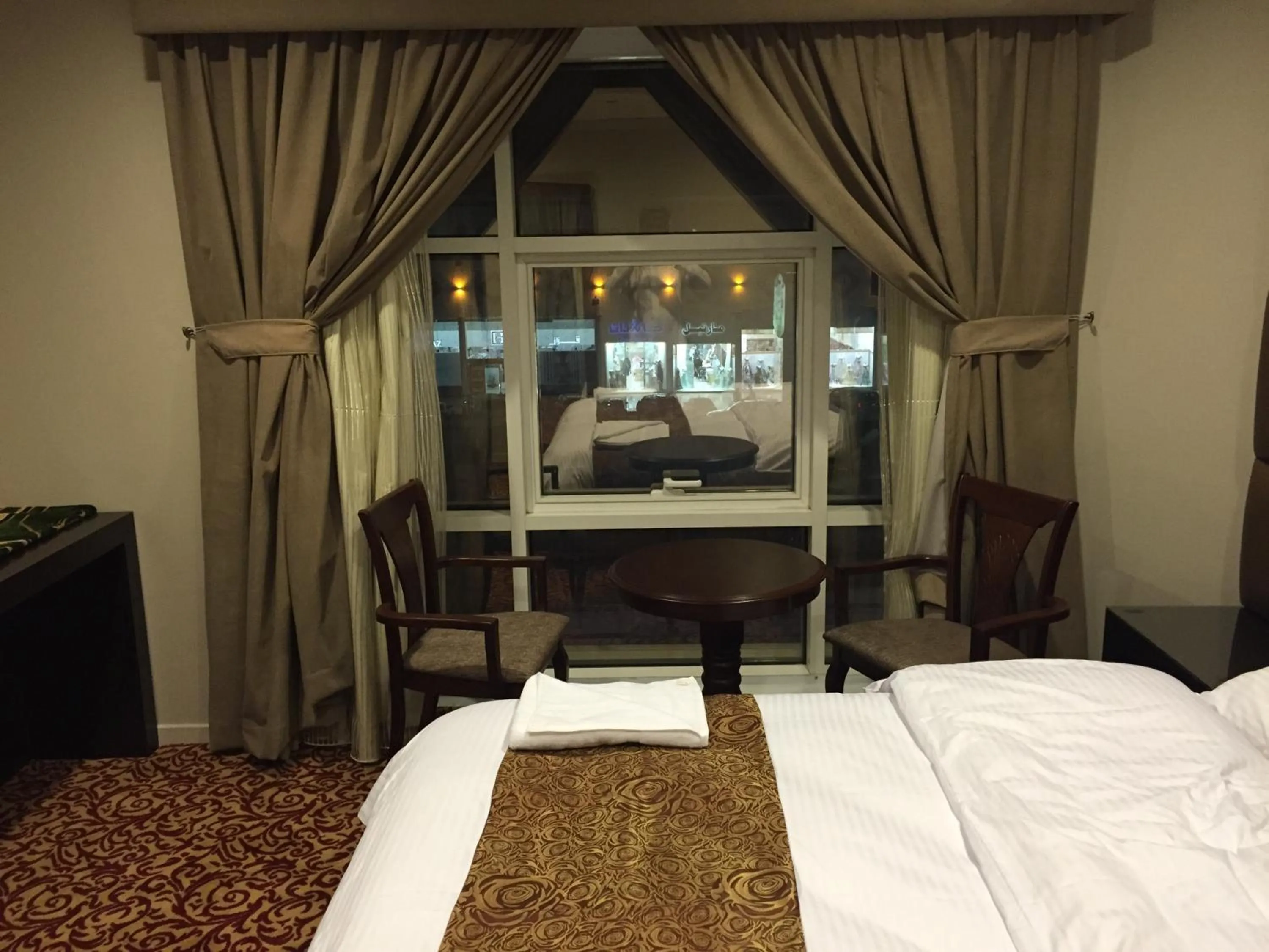City view, Bed in Ashbonh Hotel Suites