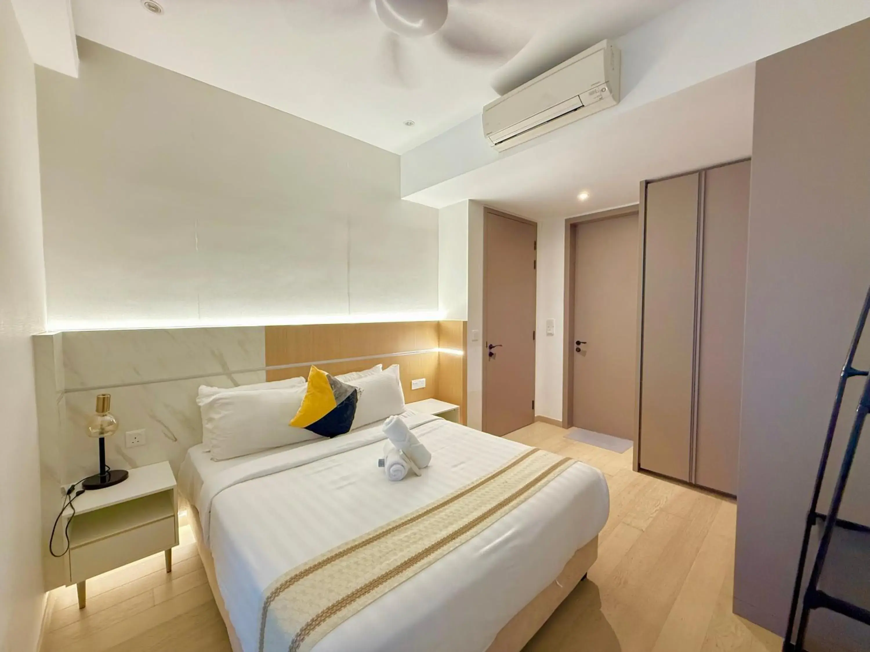 Three-Bedroom Suite in Crystal Service Suite At Eaton KLCC Three-Bedroom Suite in Crystal Service Suite At Eaton KLCC