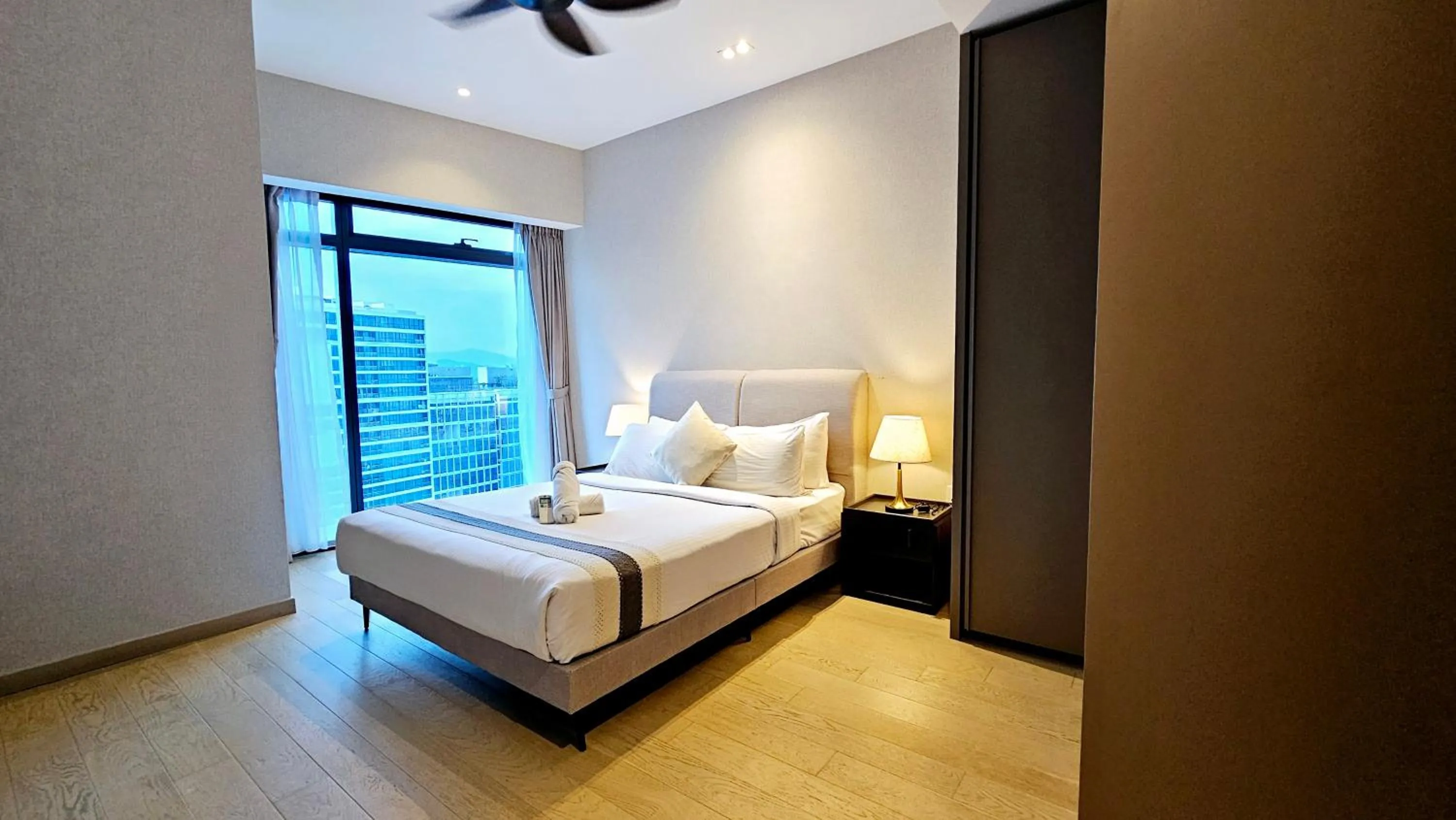 Bed in Crystal Service Suite At Eaton KLCC