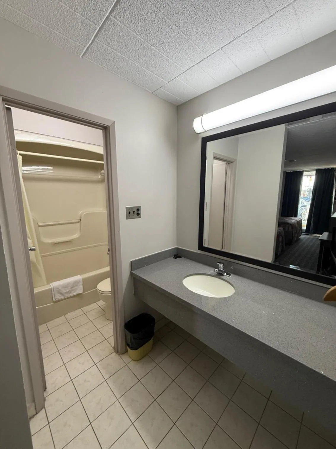 Toilet in Fort York Motel