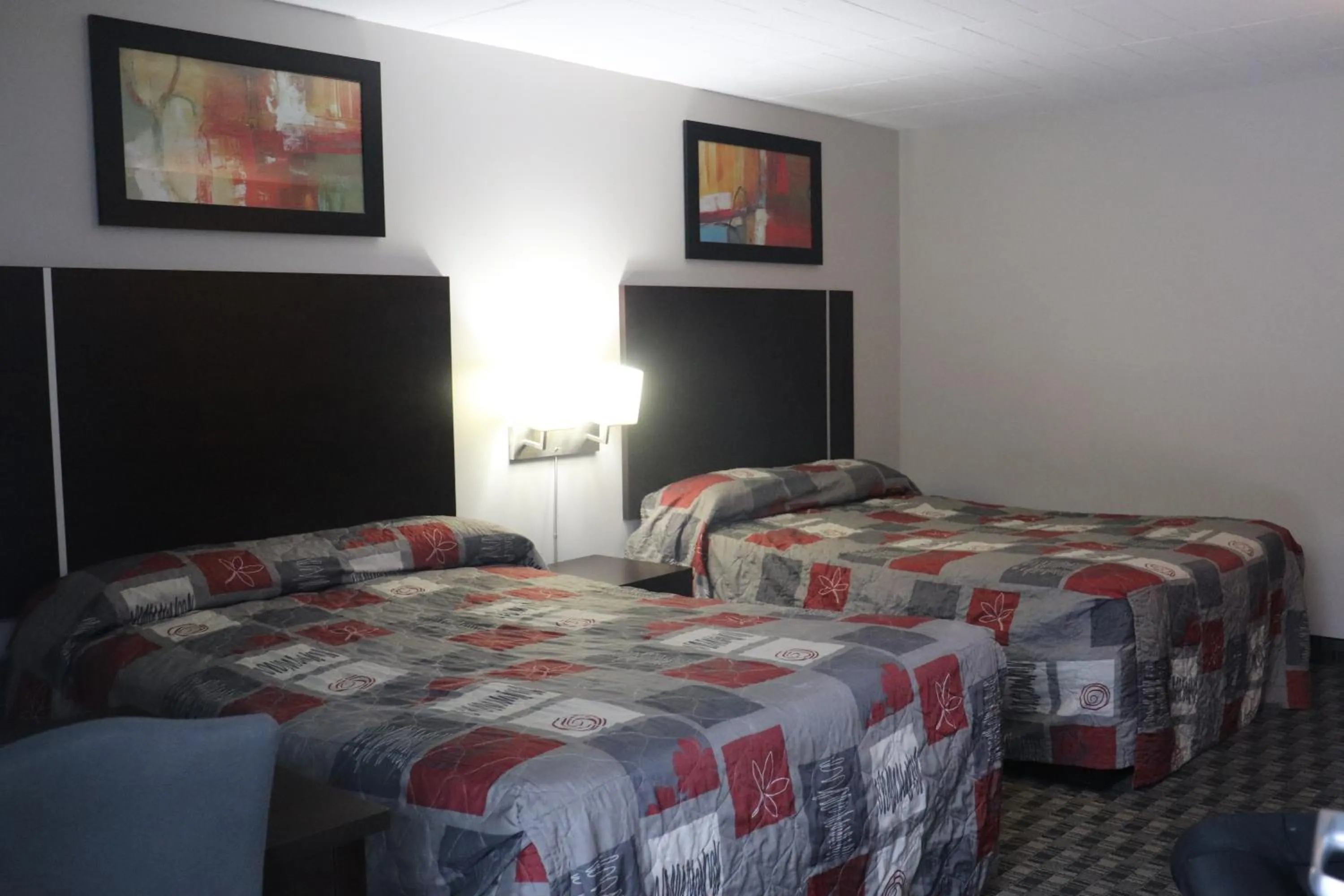 Bed in Fort York Motel