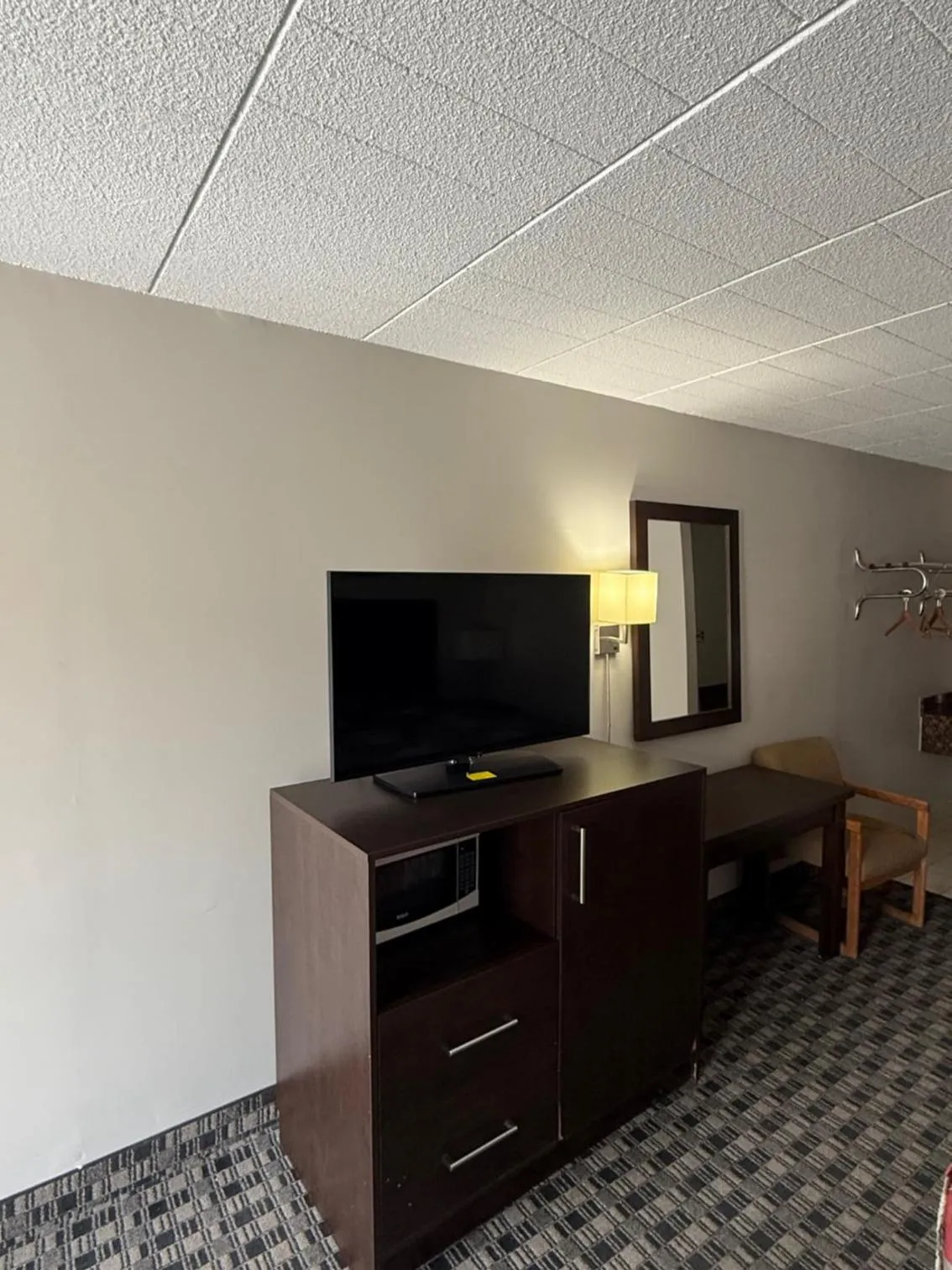 TV and multimedia in Fort York Motel