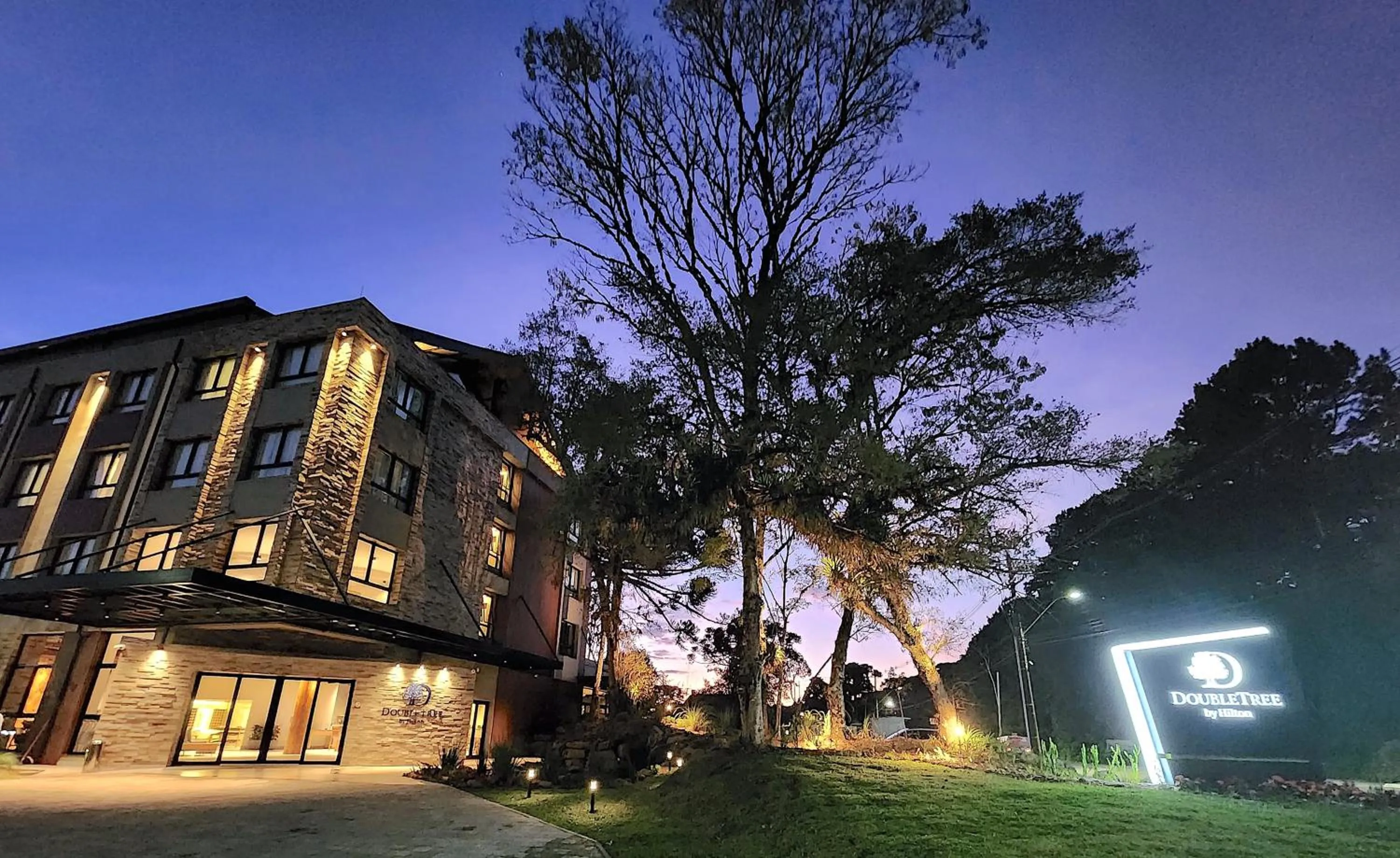 Facade/entrance in DoubleTree by Hilton Caracol Canela
