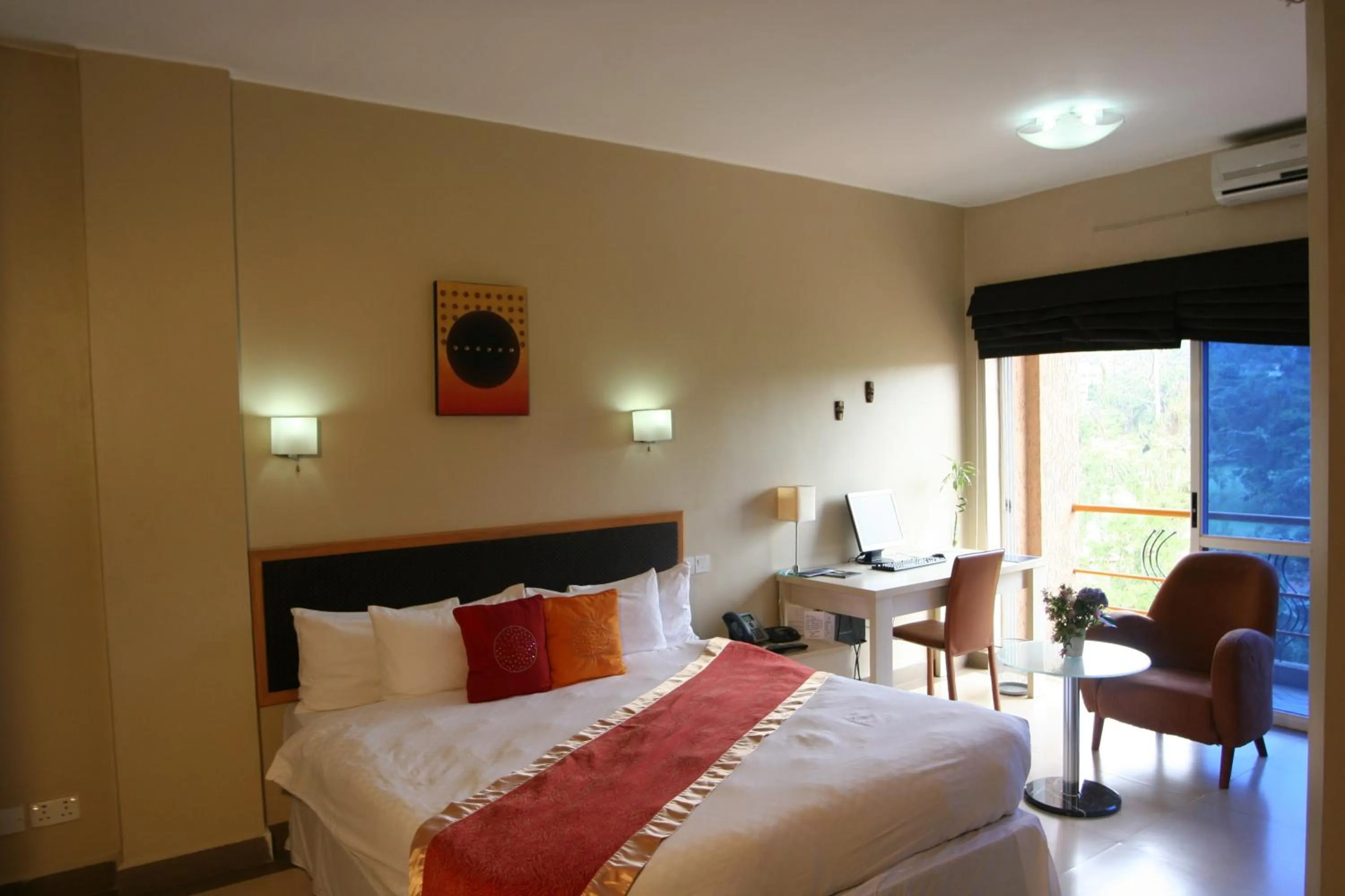 Photo of the whole room, Bed in Metropole Hotel Kampala