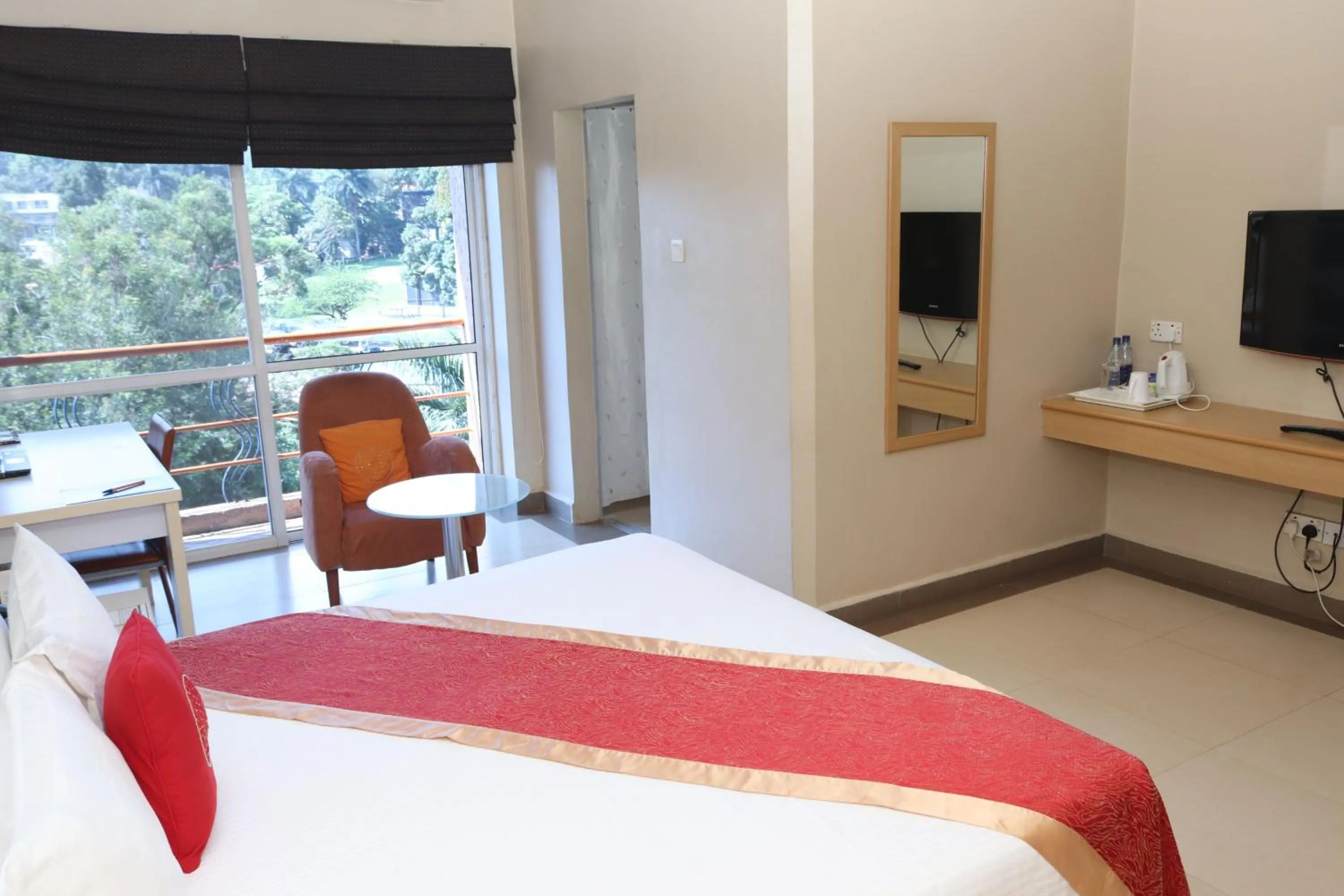 Bedroom, Bed in Metropole Hotel Kampala