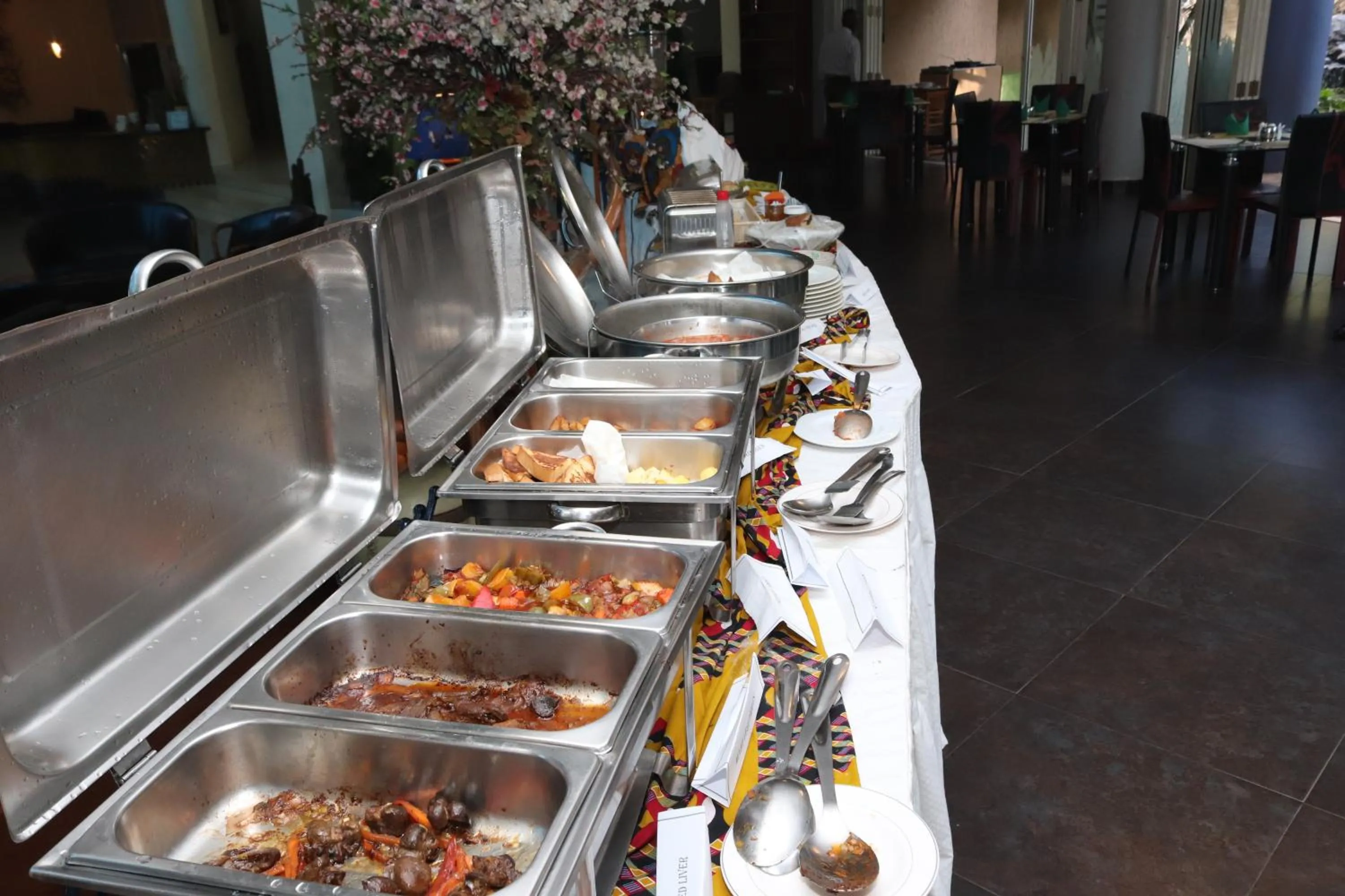 Buffet breakfast in Metropole Hotel Kampala