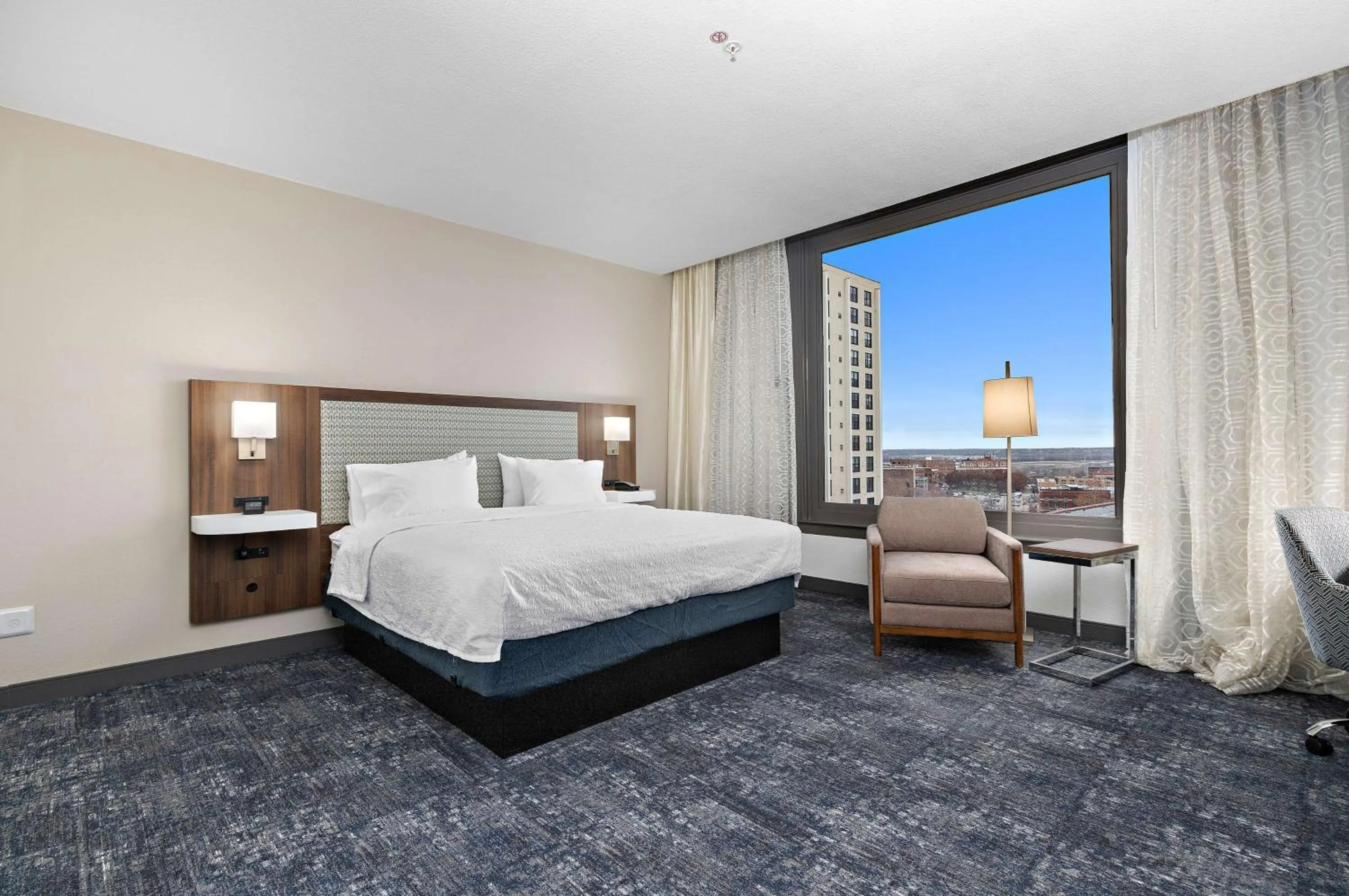 Bed in Hampton Inn Kansas City - Downtown Financial District