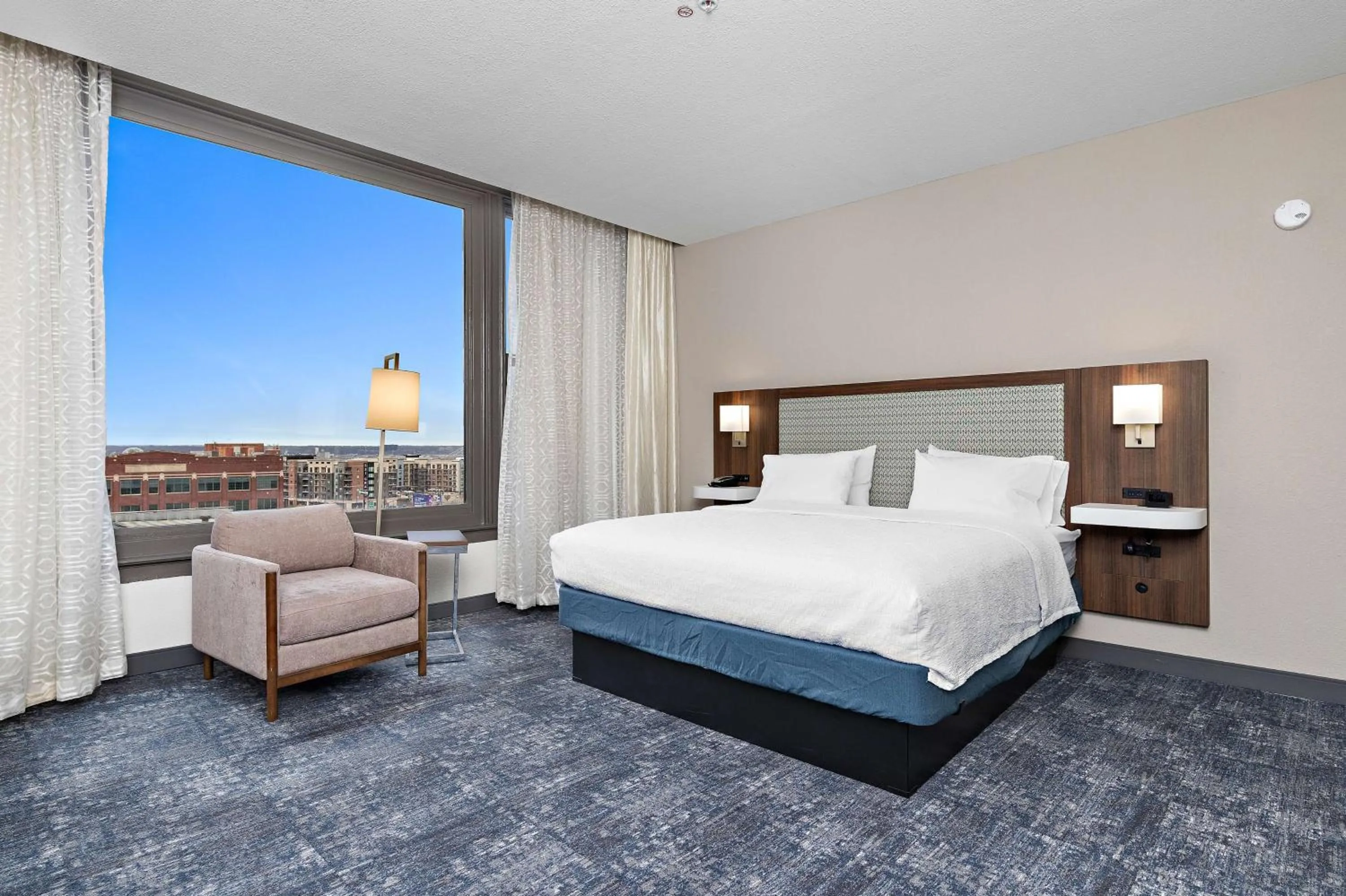 Bed in Hampton Inn Kansas City - Downtown Financial District