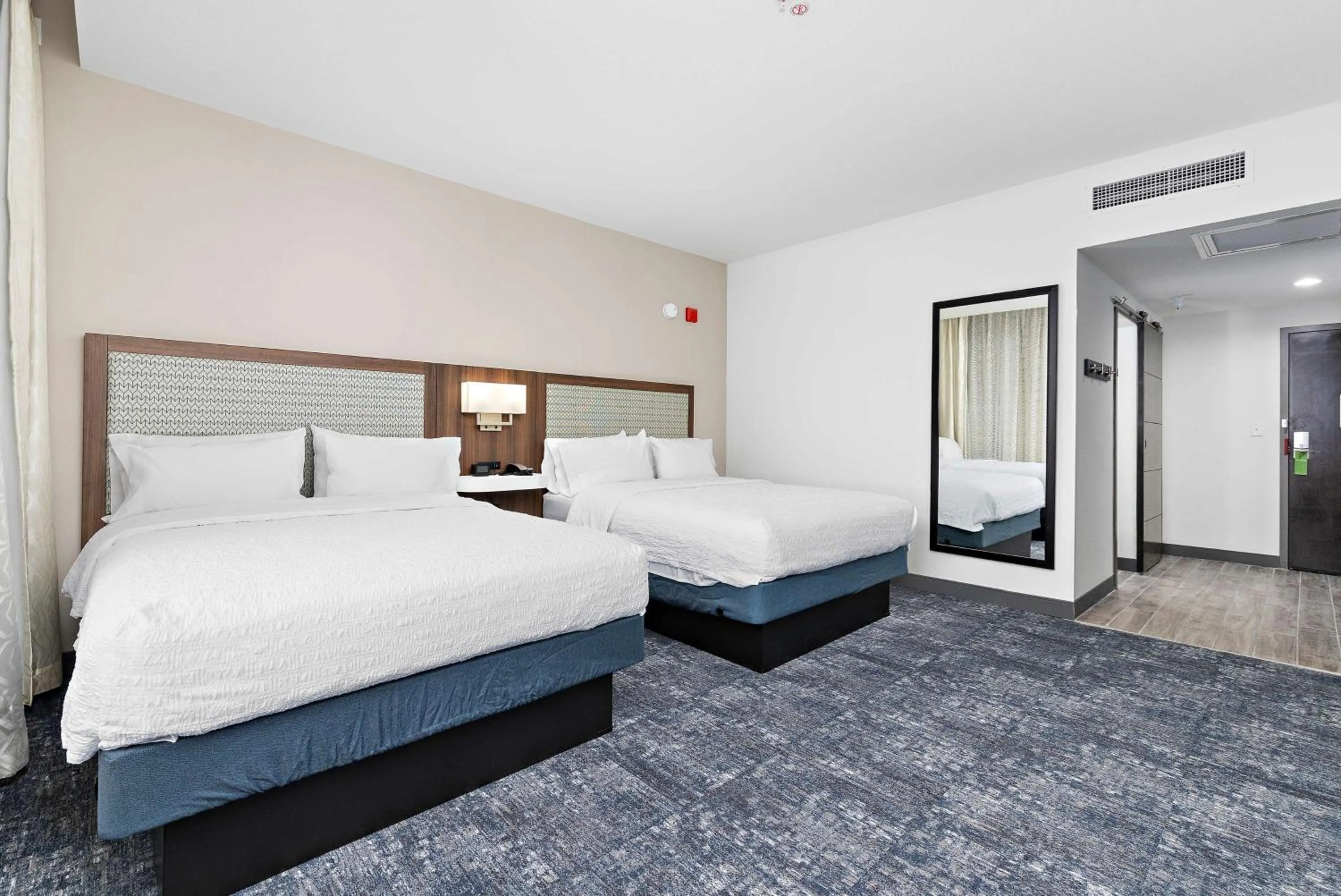 Bed in Hampton Inn Kansas City - Downtown Financial District