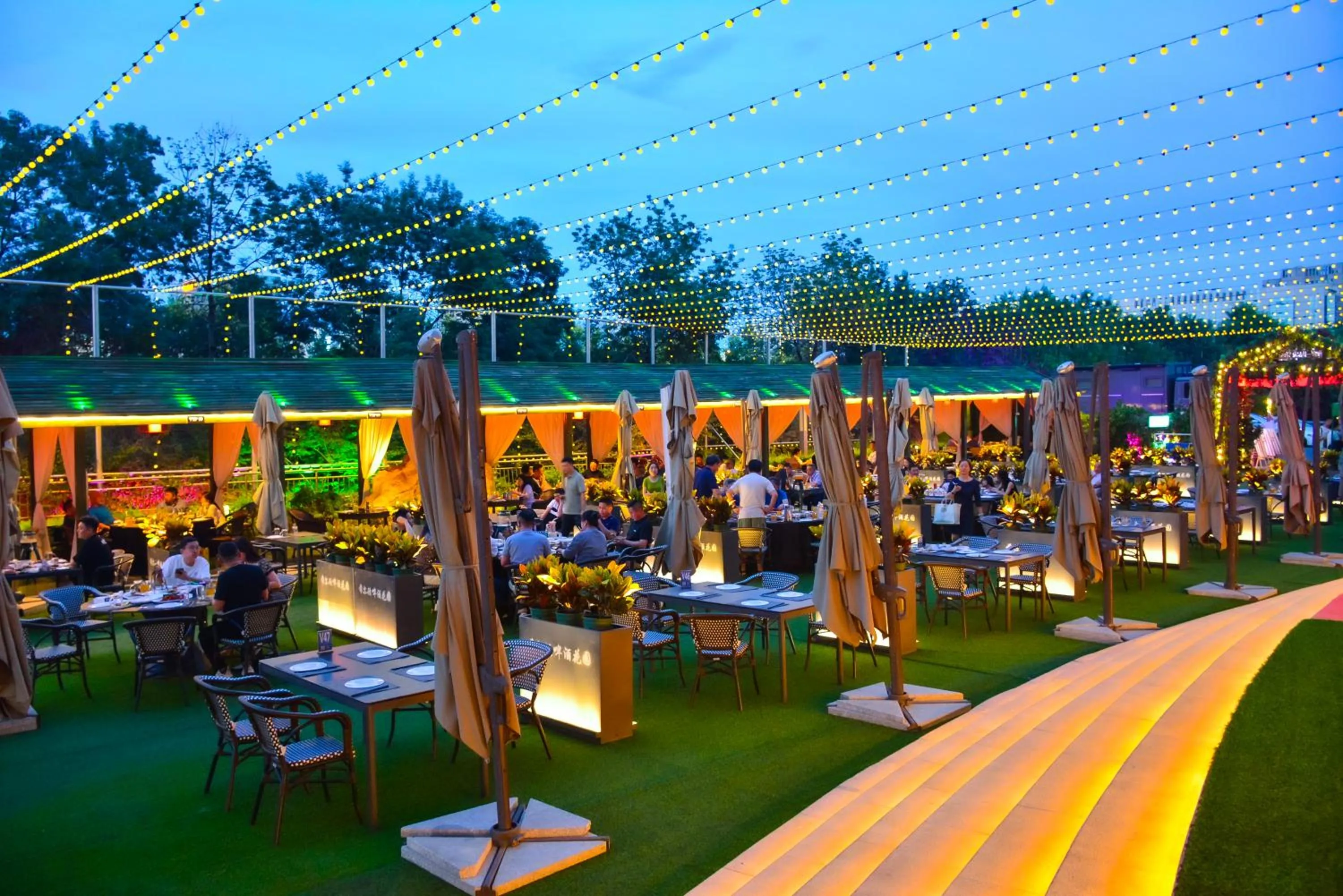 Restaurant/places to eat in Hilton Urumqi