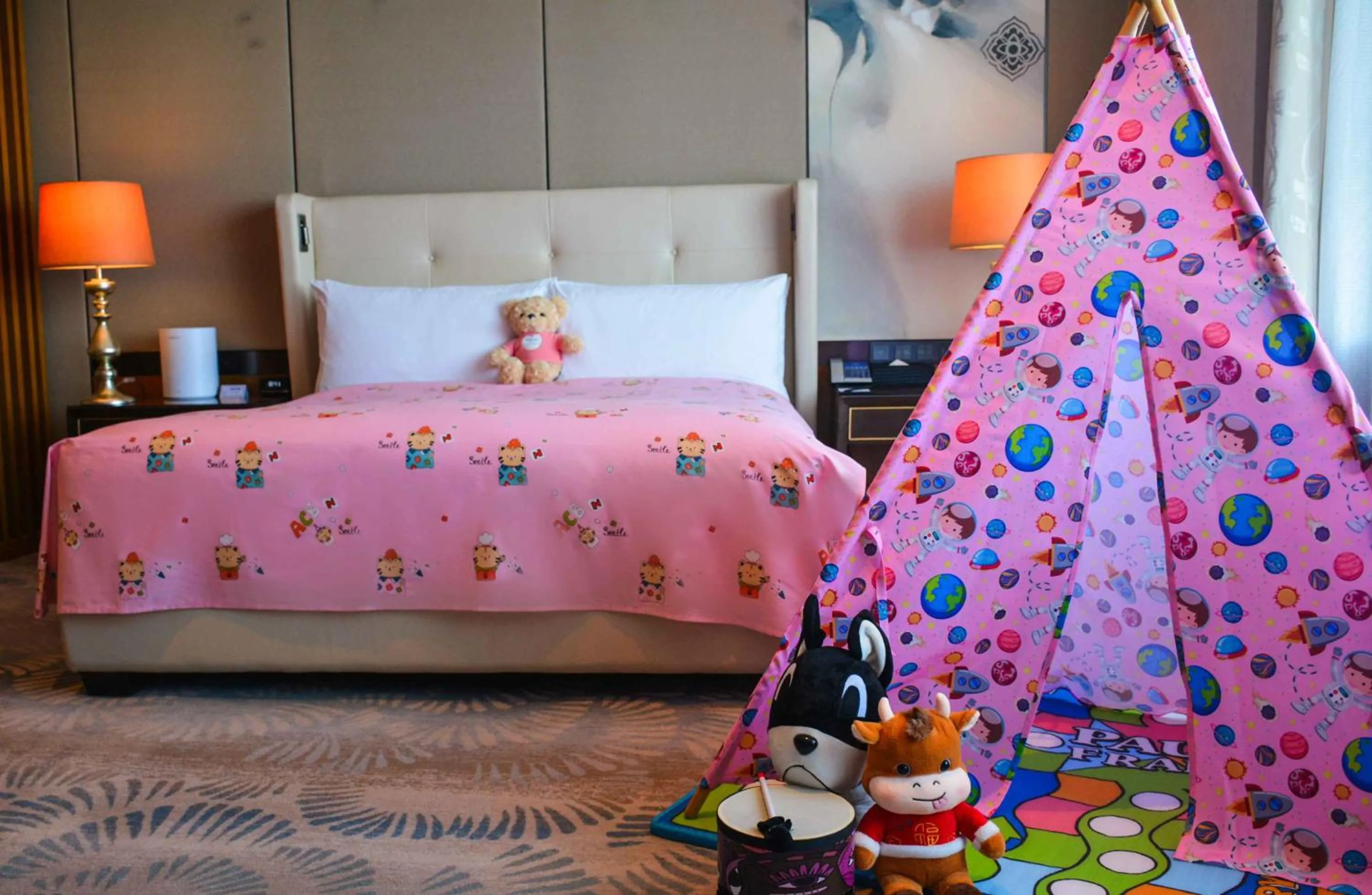 children, Bed in Hilton Urumqi