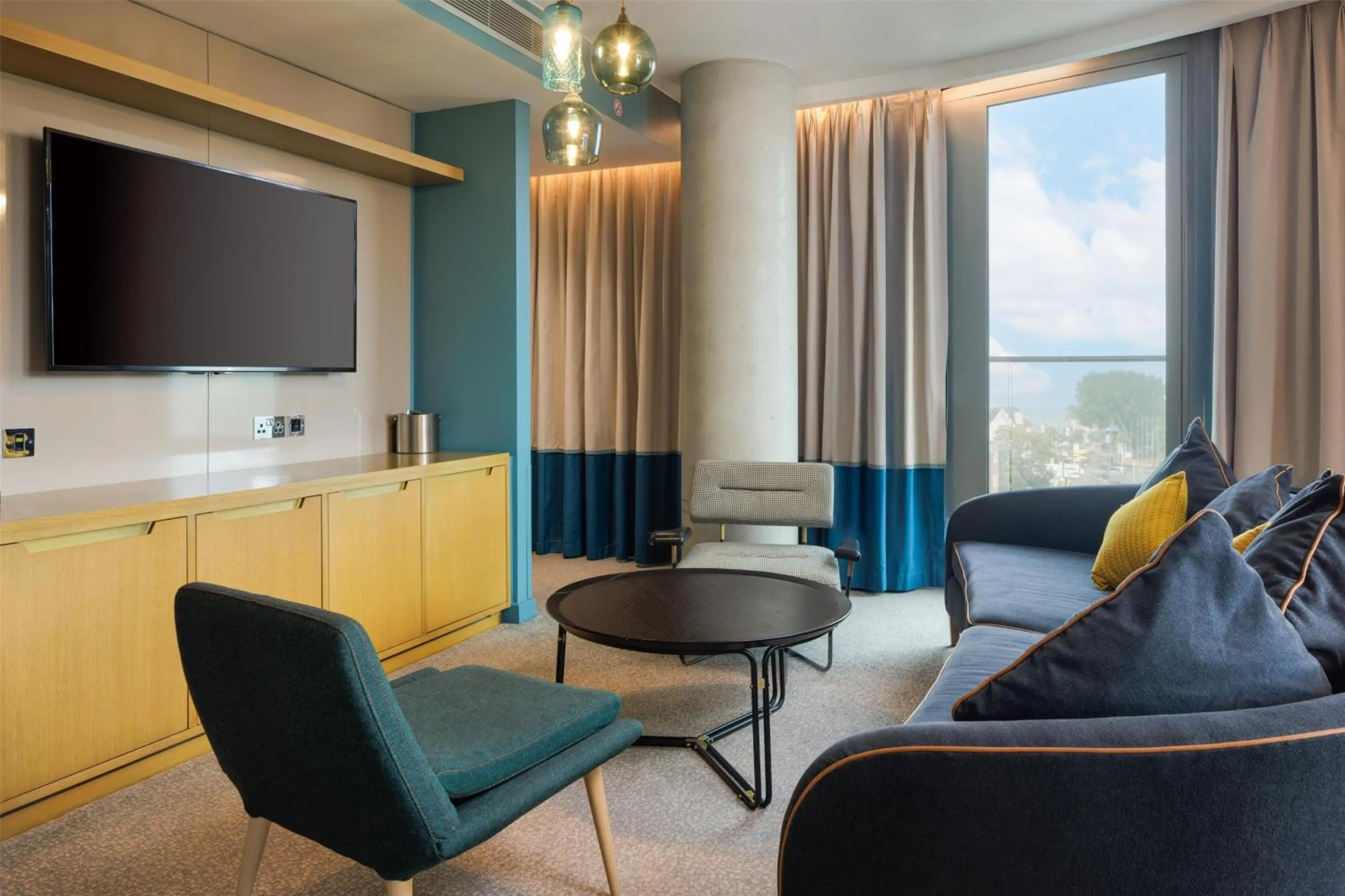 Living room in Hilton Bournemouth