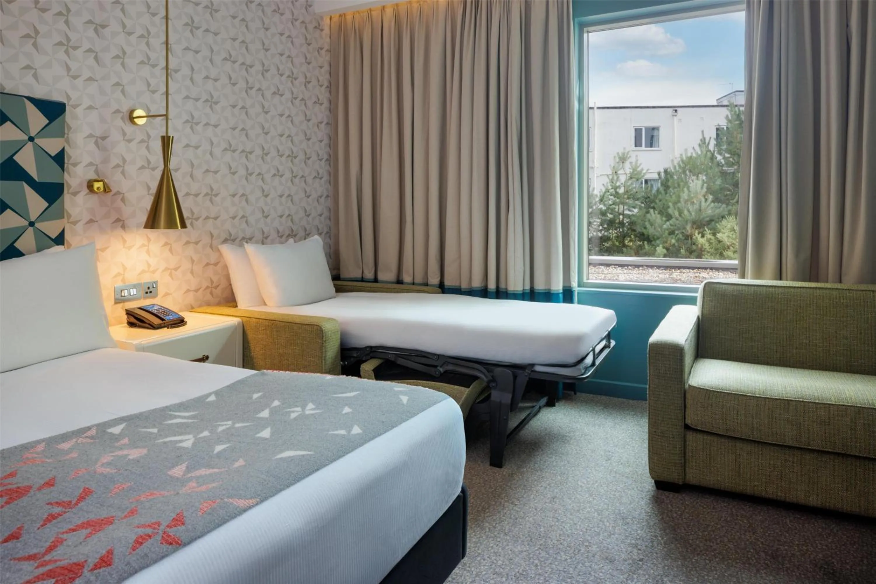 Living room, Bed in Hilton Bournemouth