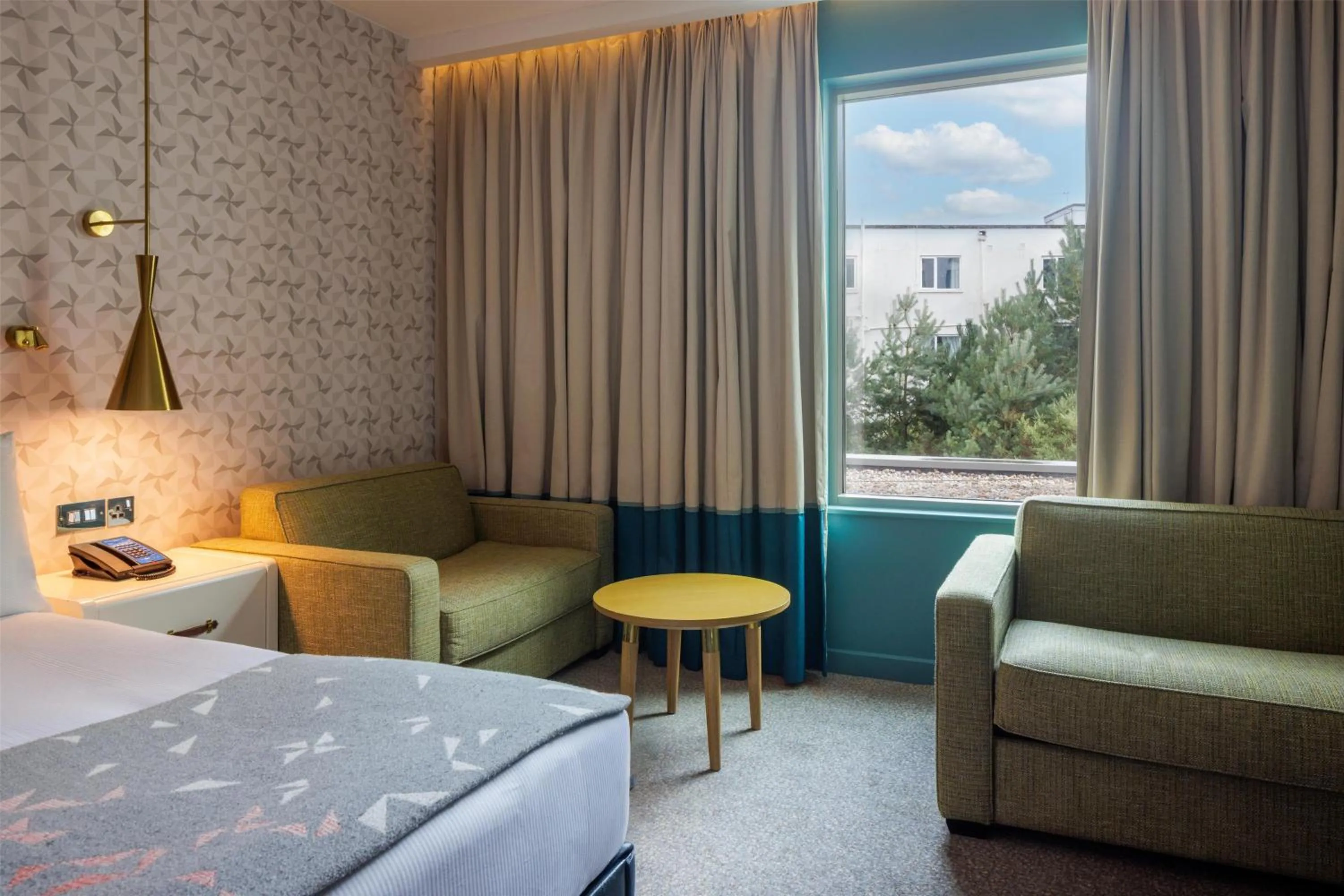 Living room, Bed in Hilton Bournemouth