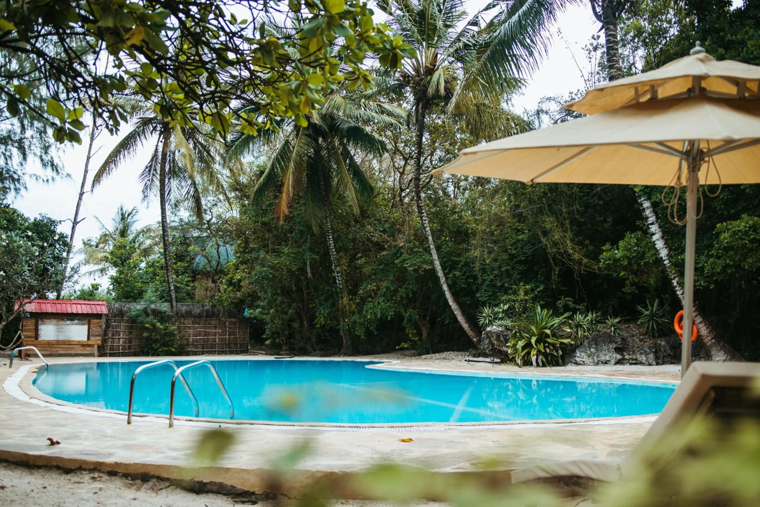 Swimming pool in Hakuna Majiwe Beach Lodge
