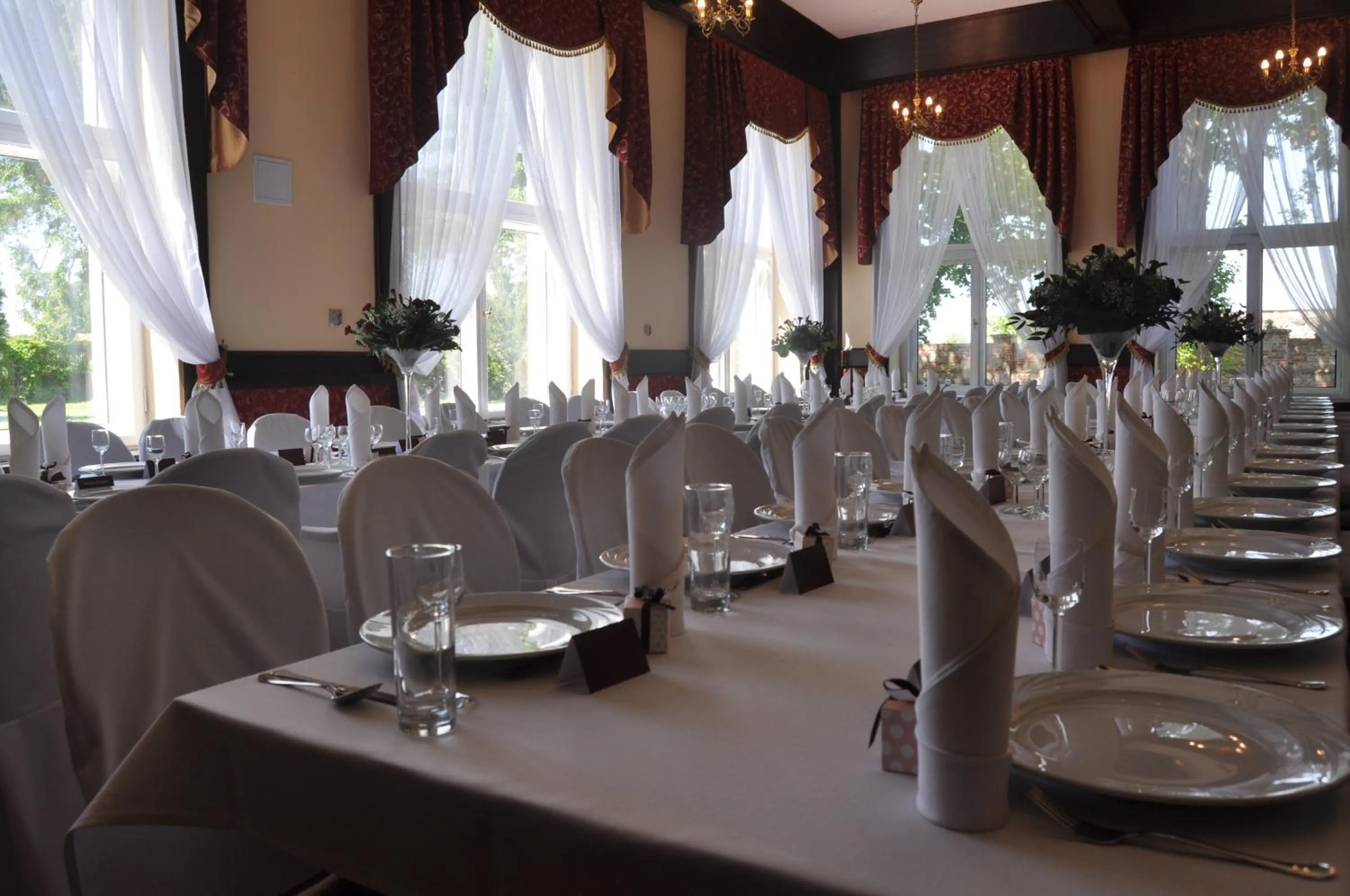 Restaurant/places to eat in Pałac Kłanino