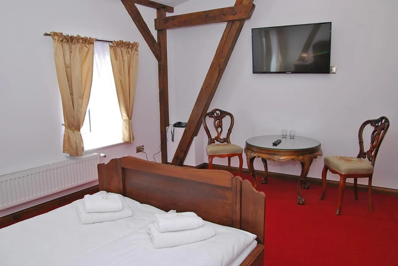 Photo of the whole room, Bed in Pałac Kłanino