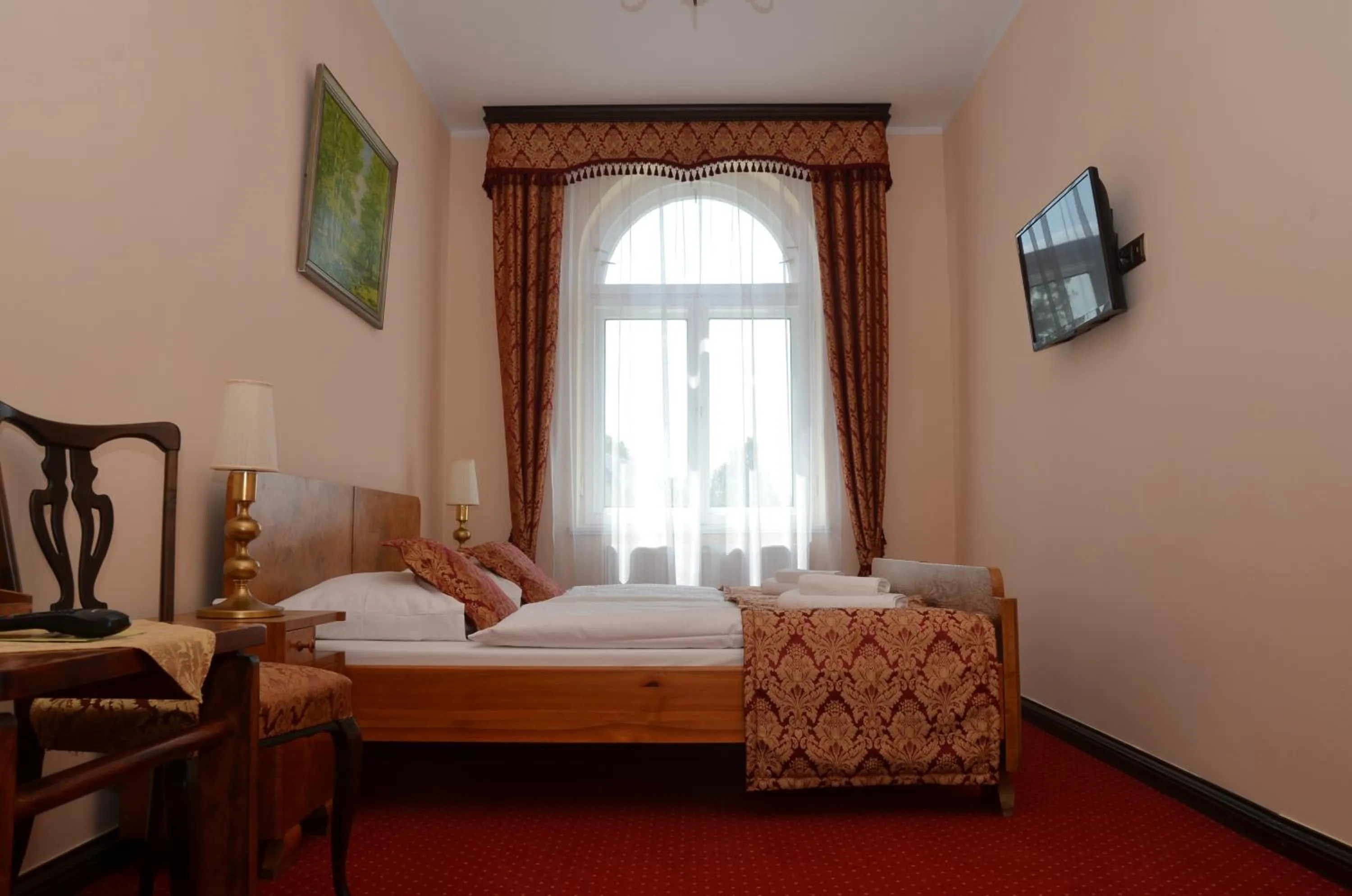 Photo of the whole room, Bed in Pałac Kłanino
