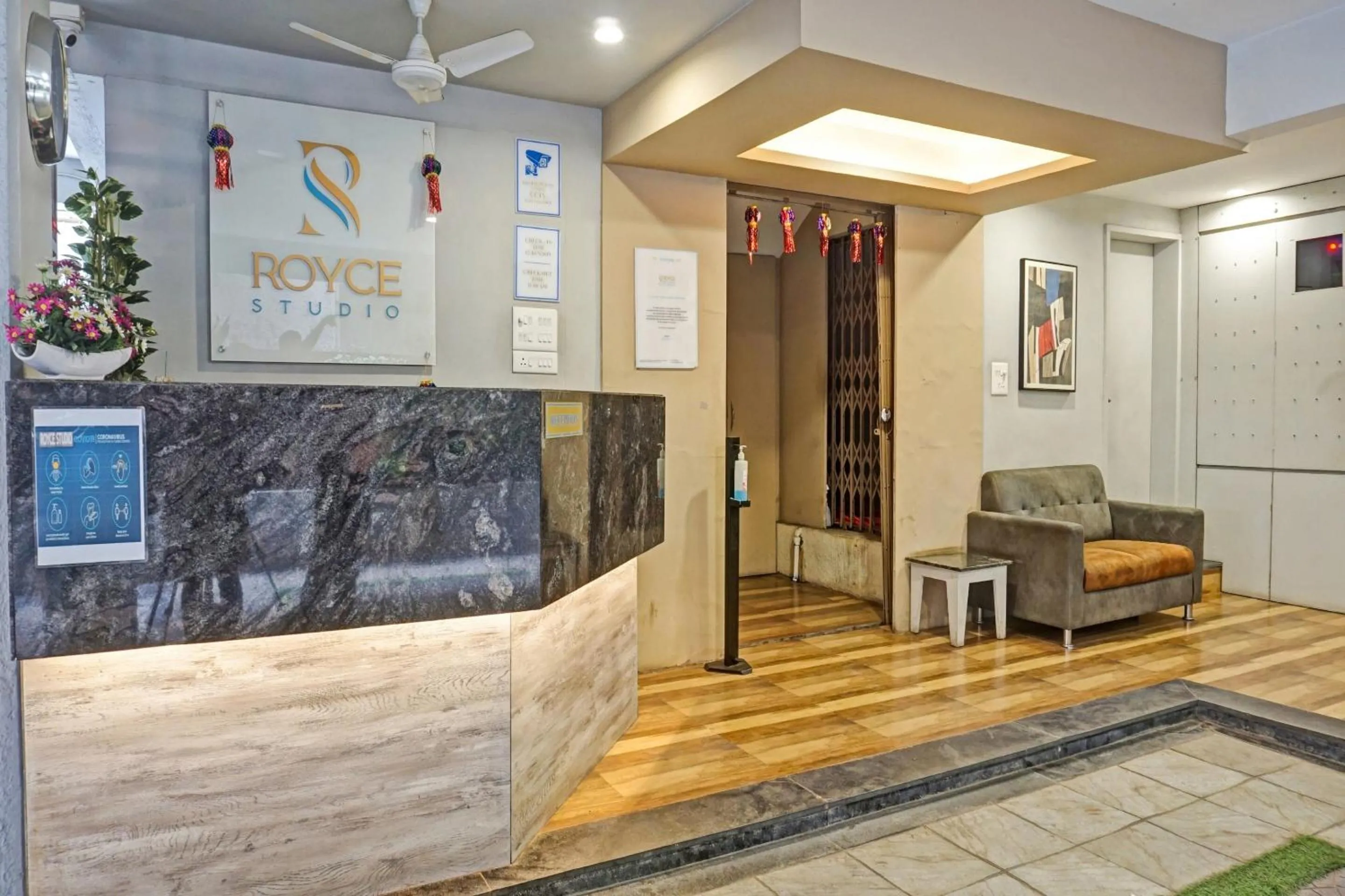 Collection O Royce Studios Near Pune Airport