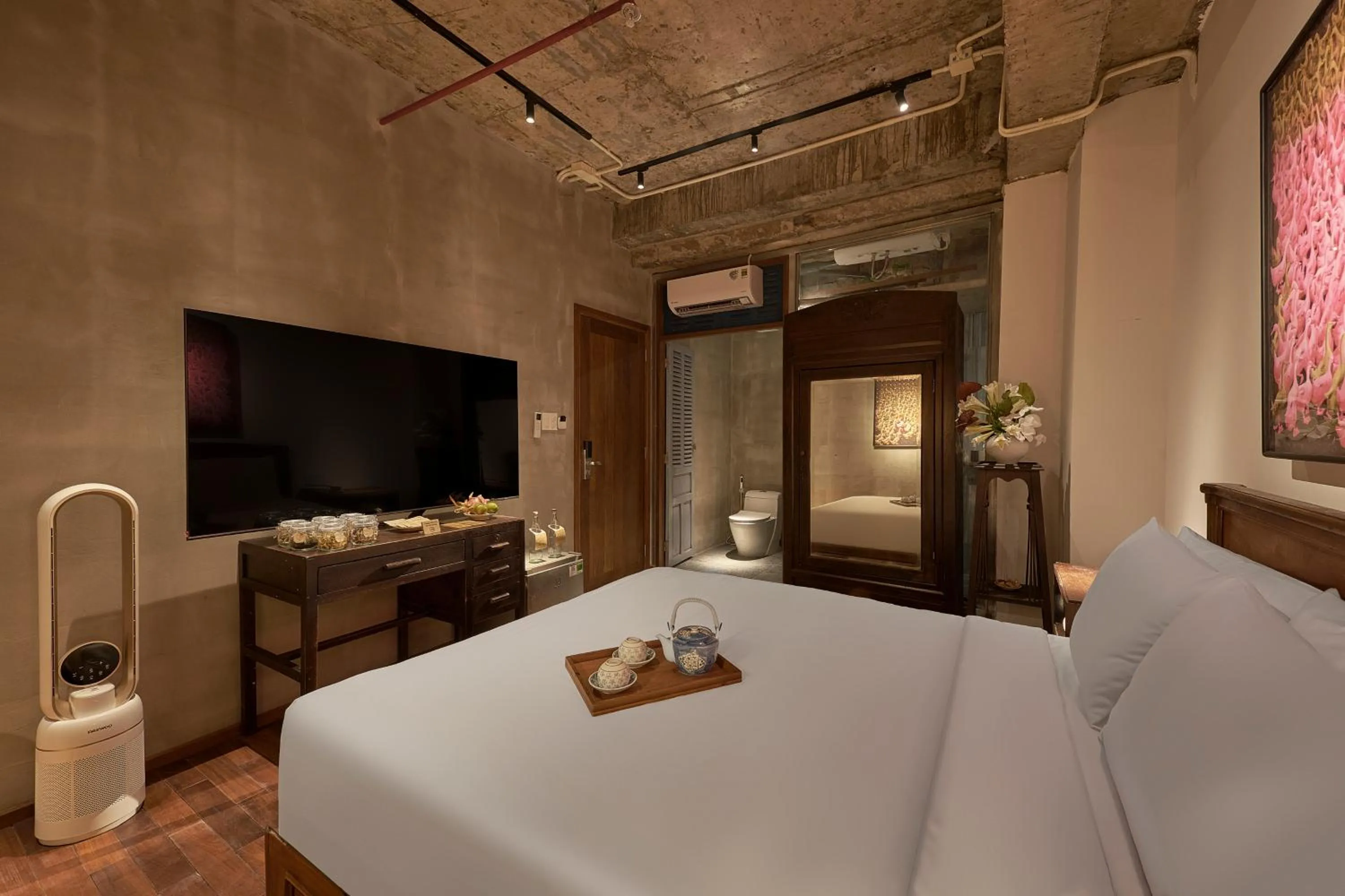 Bedroom, Bed in Anima Saigon Boutique - Vietnamese Contemporary Art Hotel