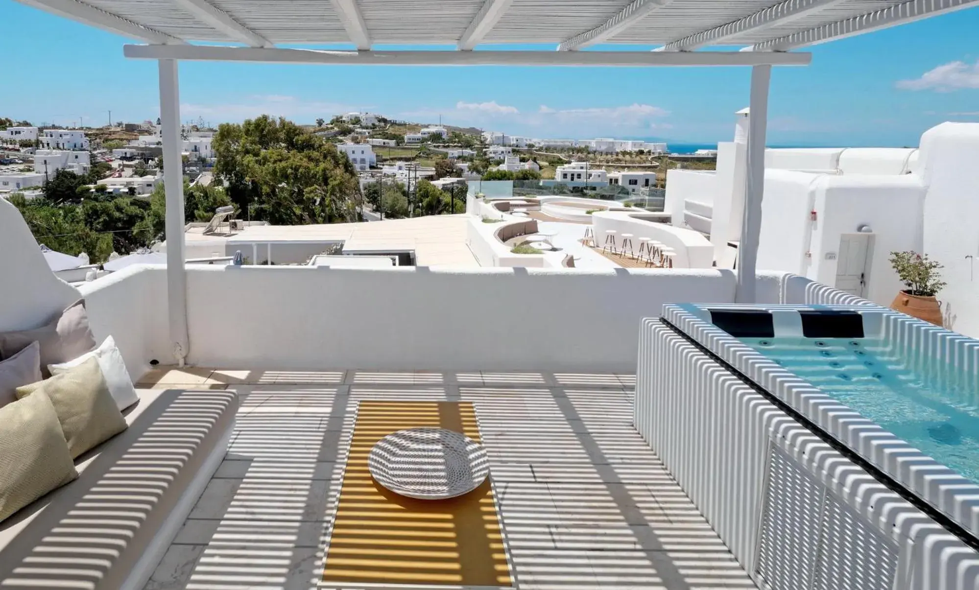 Superior Room / Pool View Jacuzzi in Andronikos Hotel Superior Room / Pool View Jacuzzi in Andronikos Hotel