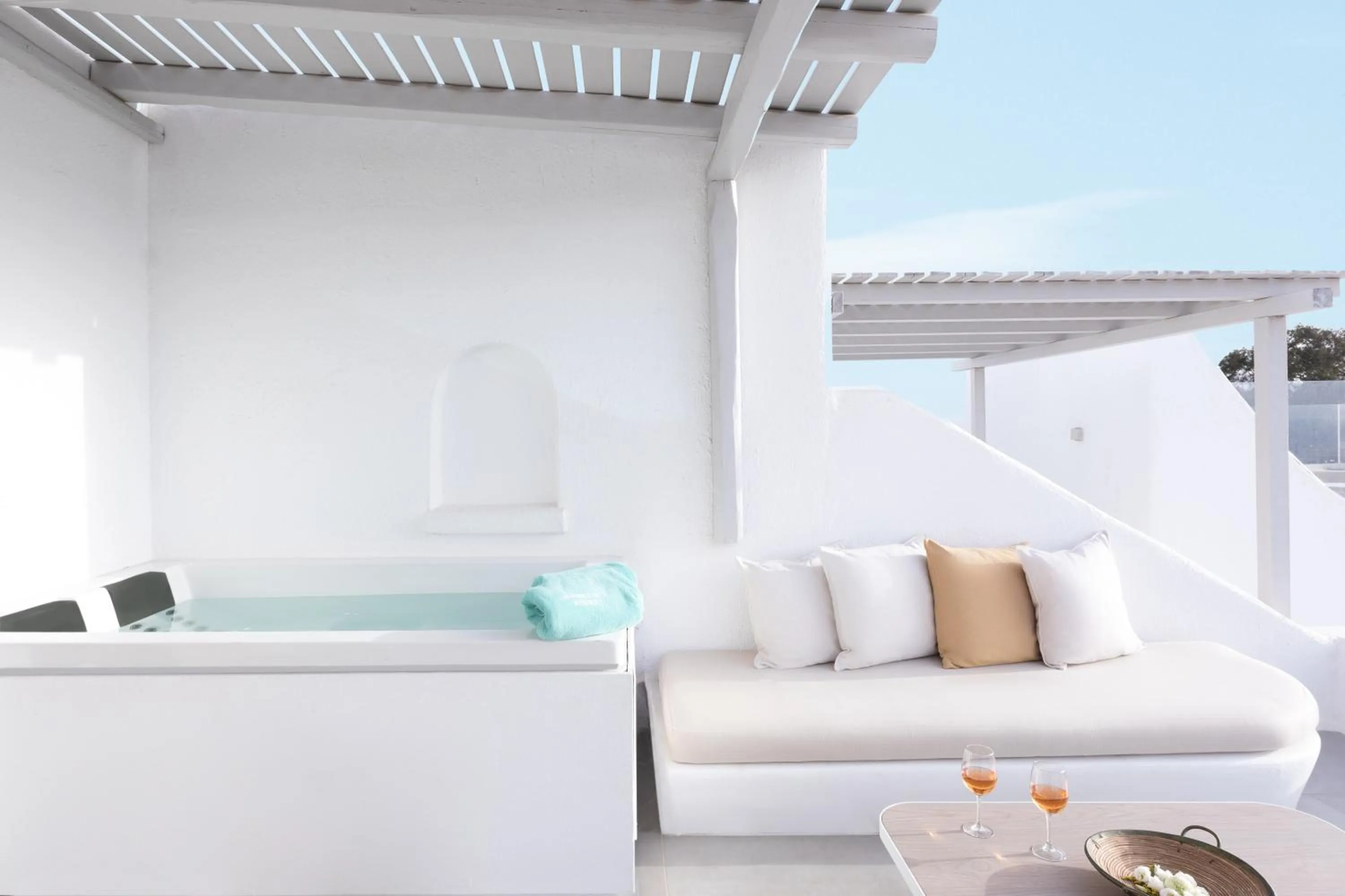 Hot Tub in Andronikos Hotel