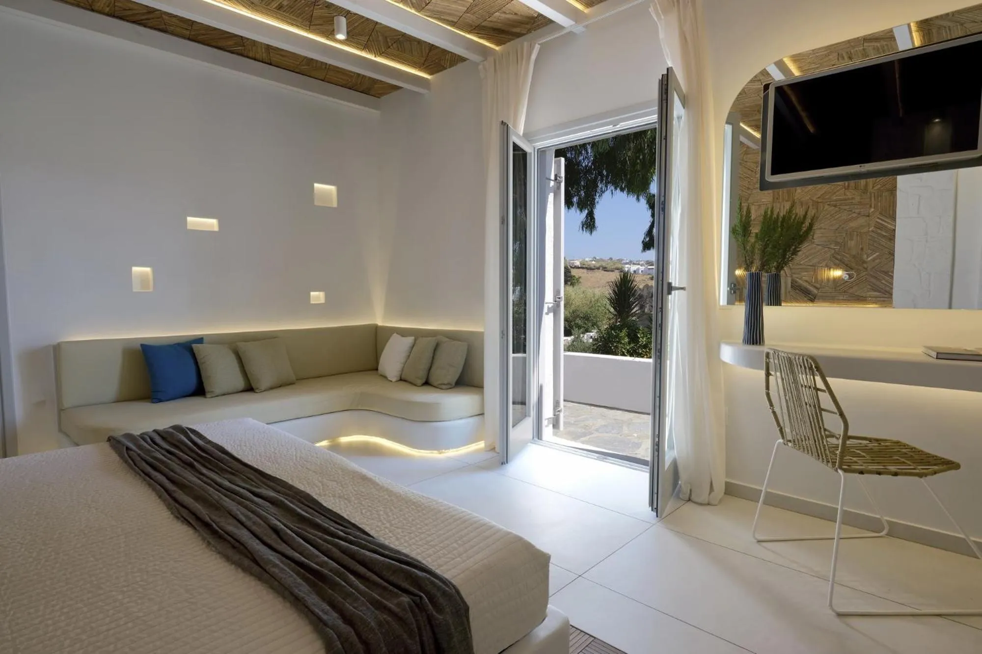 Garden, Bed in Andronikos Hotel