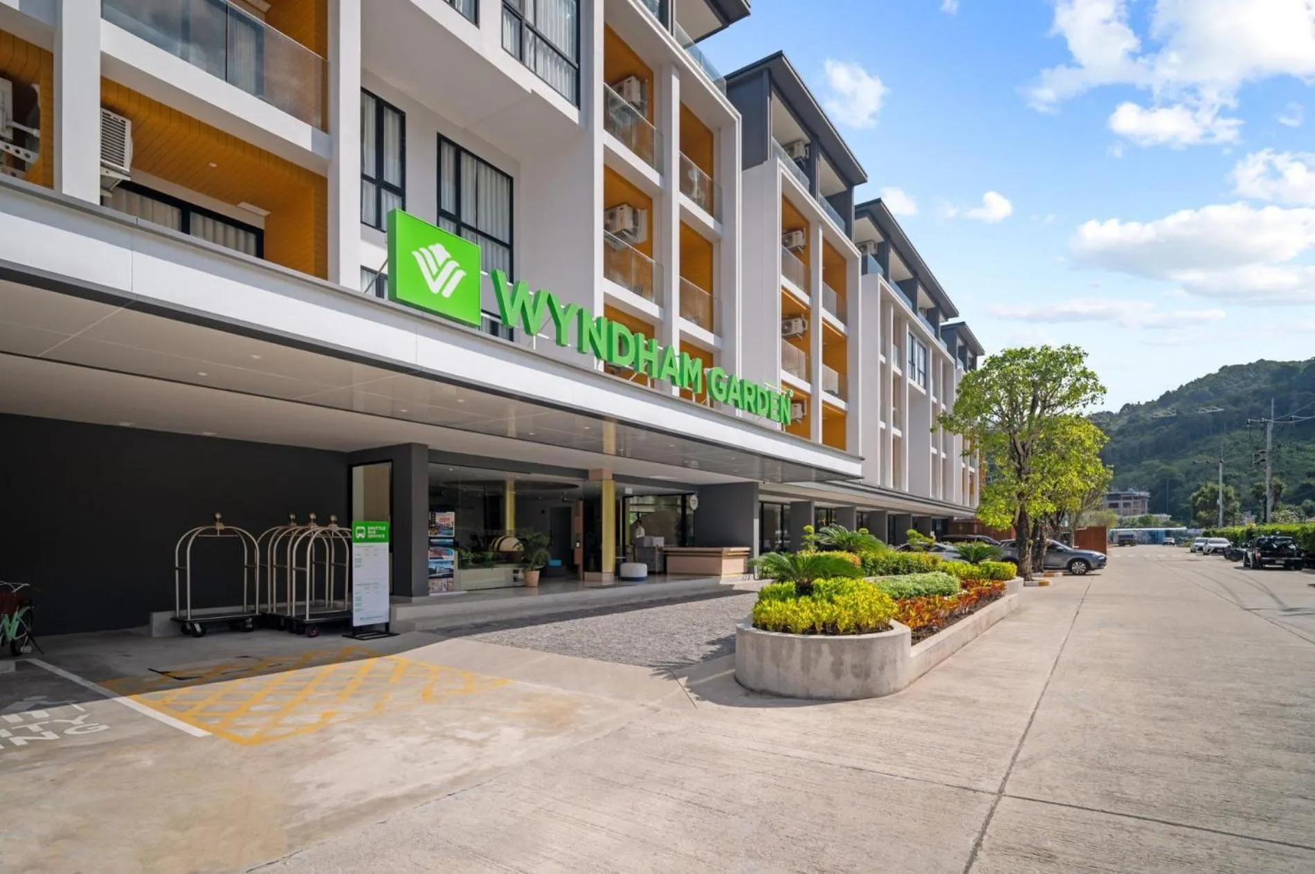 Apartment in Modern 1506 Condo in Wyndham Gardens on the beach