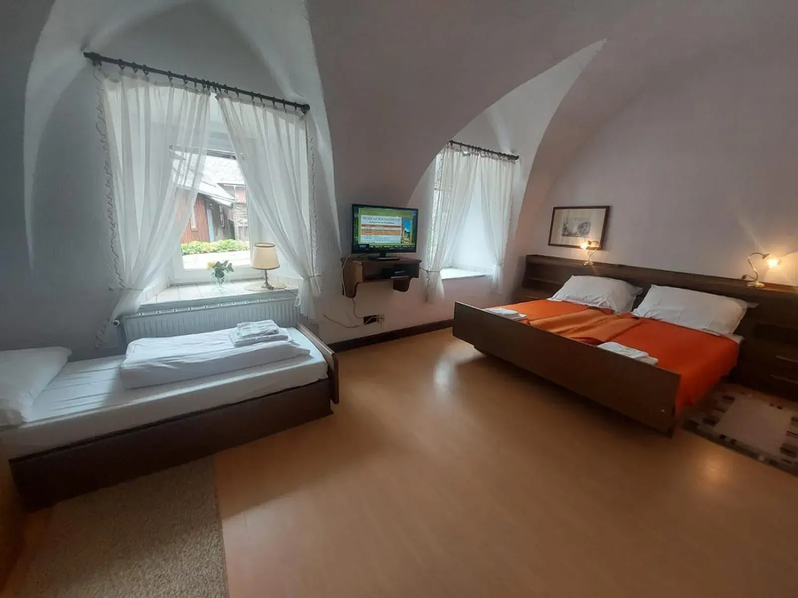 Triple Room in Hotel&Restaurant Gasthof zur Post Eisenerz Triple Room in Hotel&Restaurant Gasthof zur Post Eisenerz