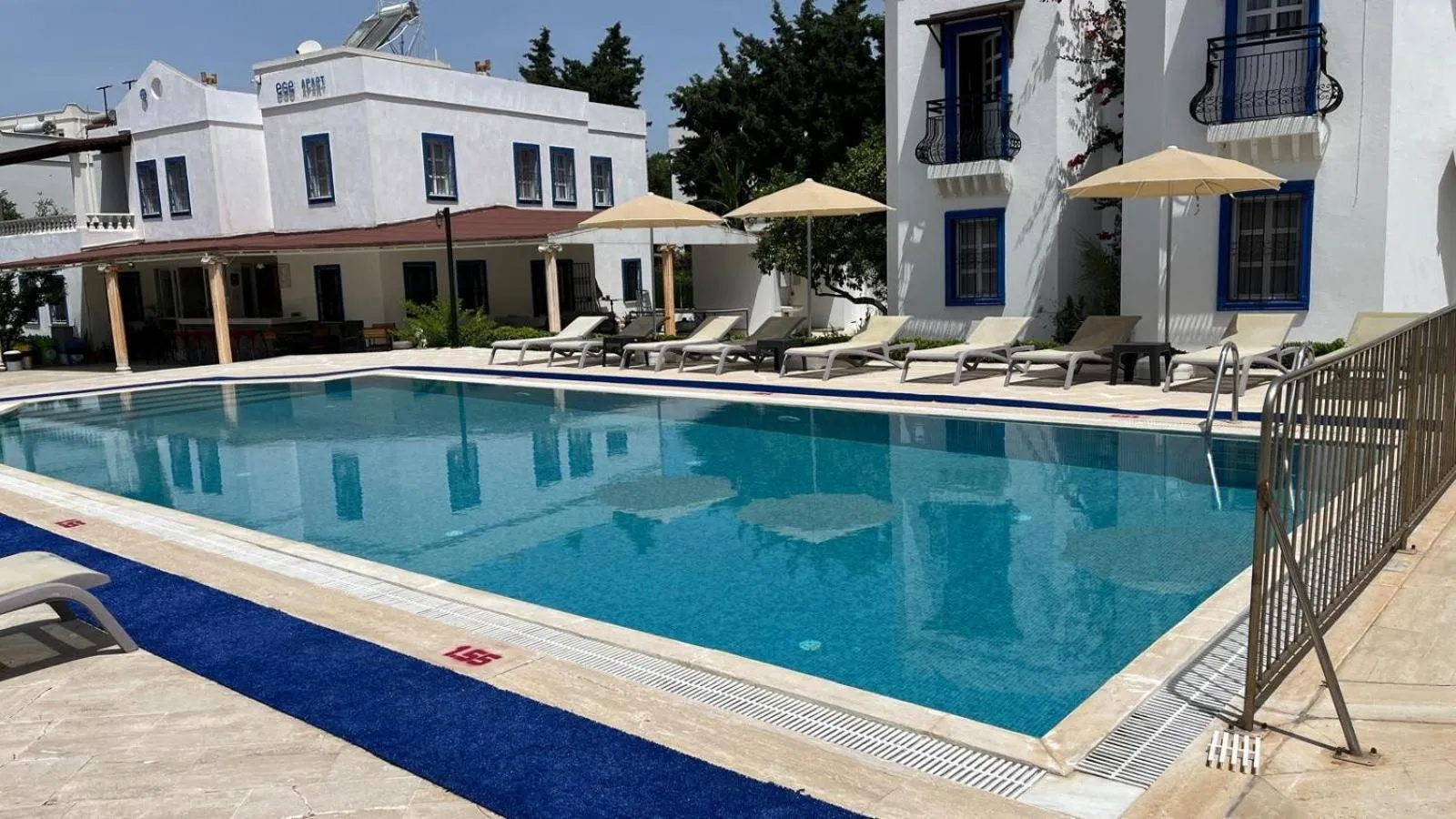 Property building in Ege Apartments