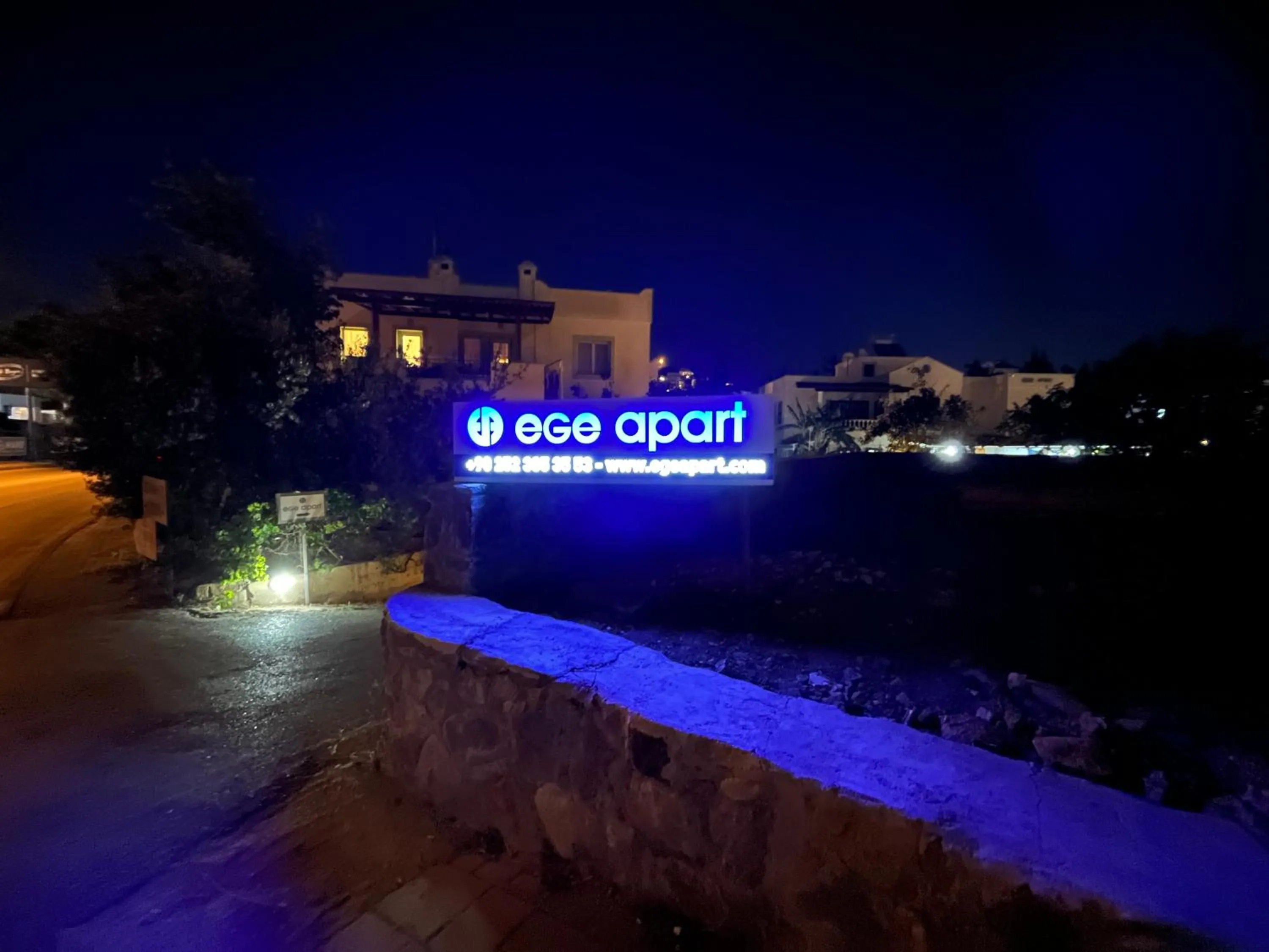 Property building in Ege Apartments