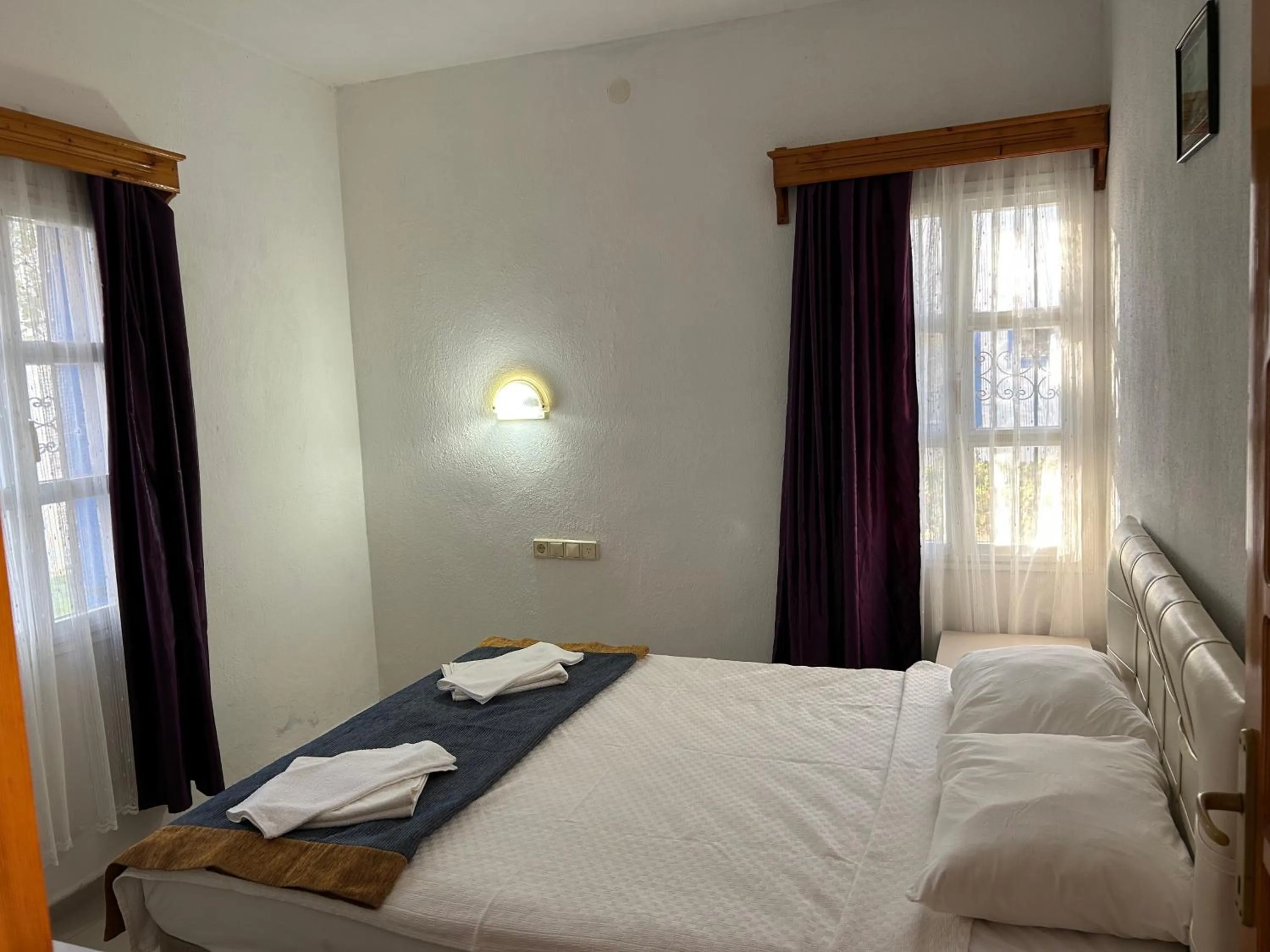 Bedroom, Bed in Ege Apartments