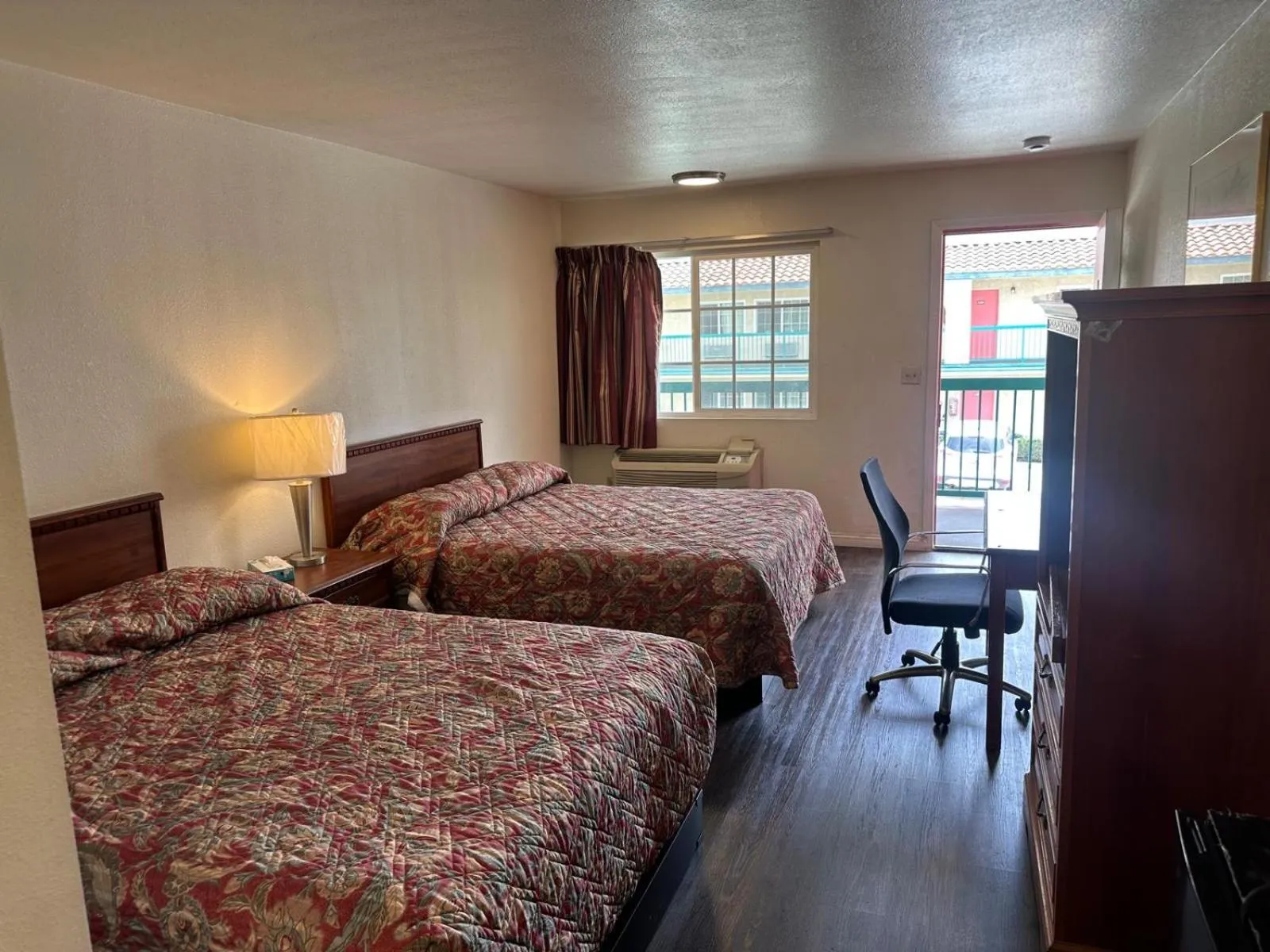 Bed in Palm Inn Motel - Rosemead, Los Angeles