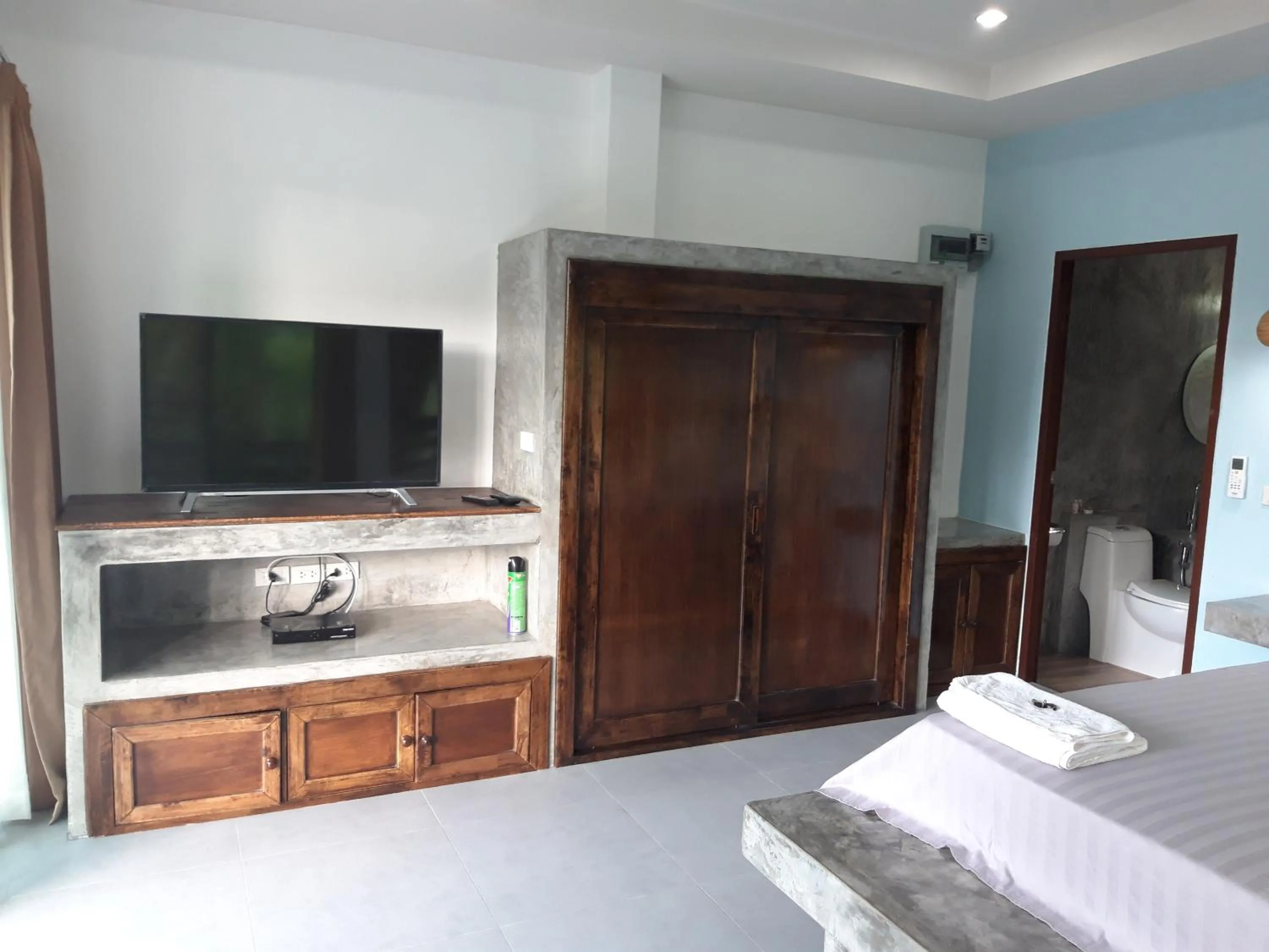 TV and multimedia, Bed in Padel Phangan Suite