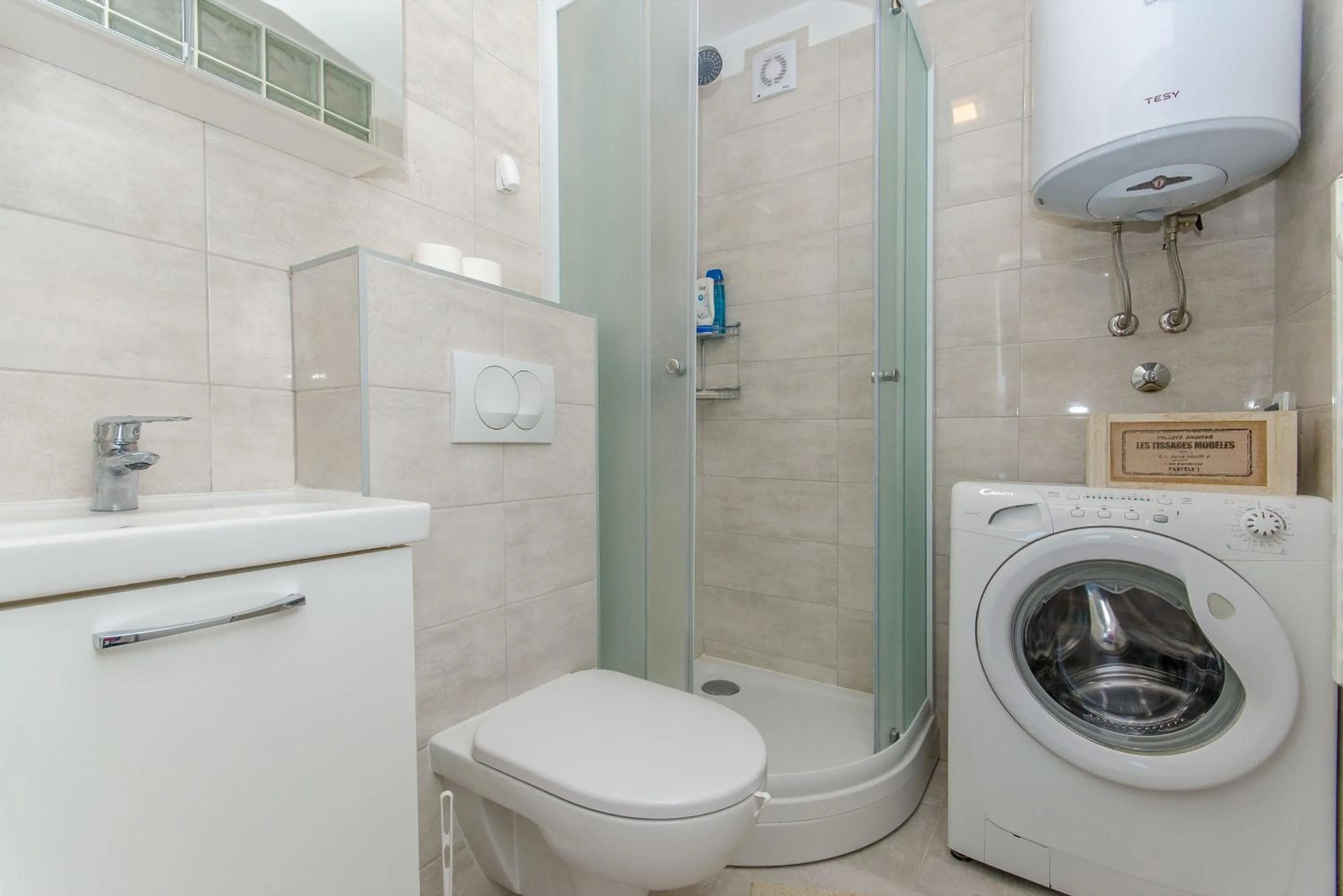 Shower in Spacious apartment Neven near center, with two ac units