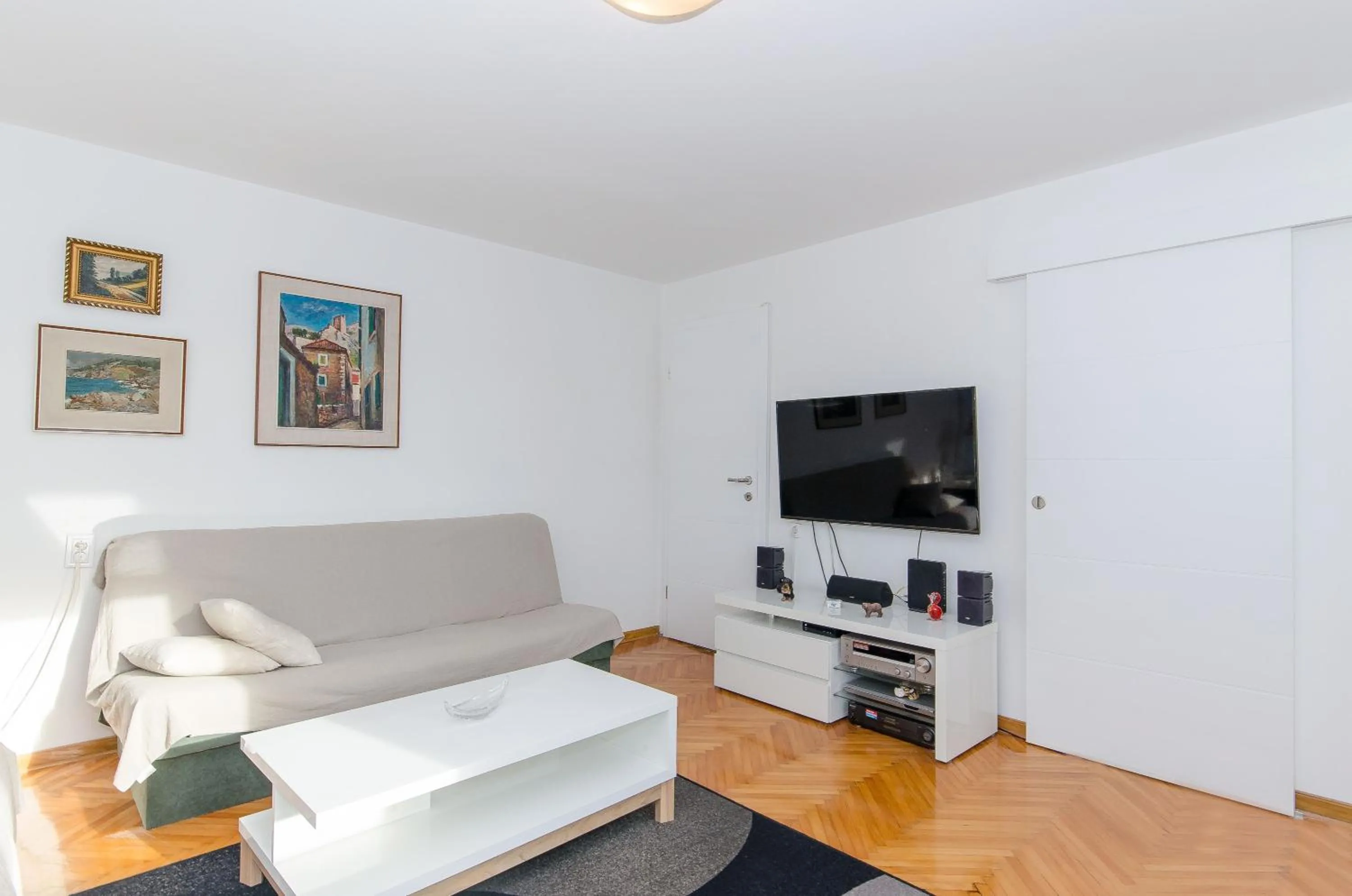 TV and multimedia in Spacious apartment Neven near center, with two ac units