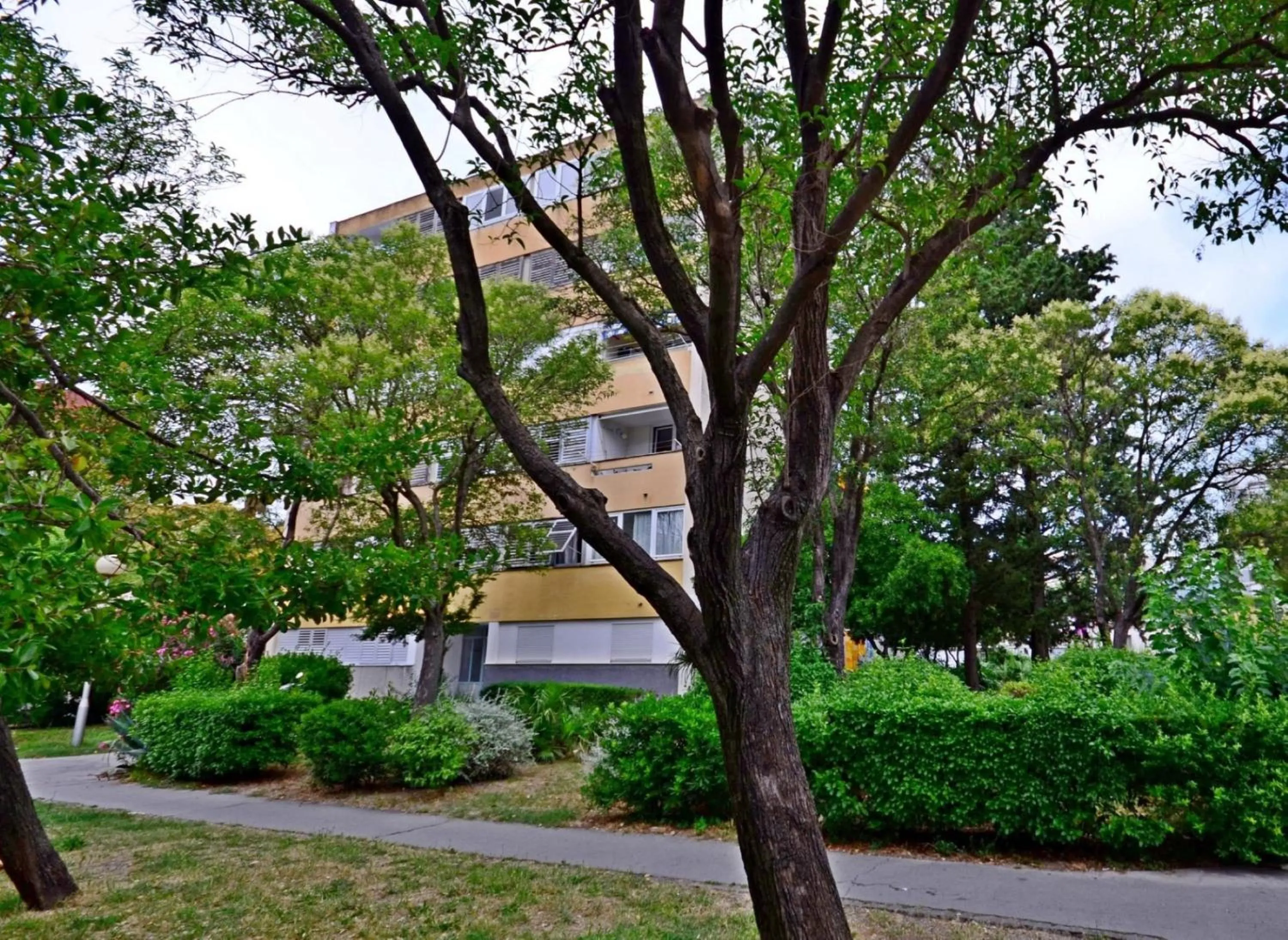 Property building in Spacious apartment Neven near center, with two ac units