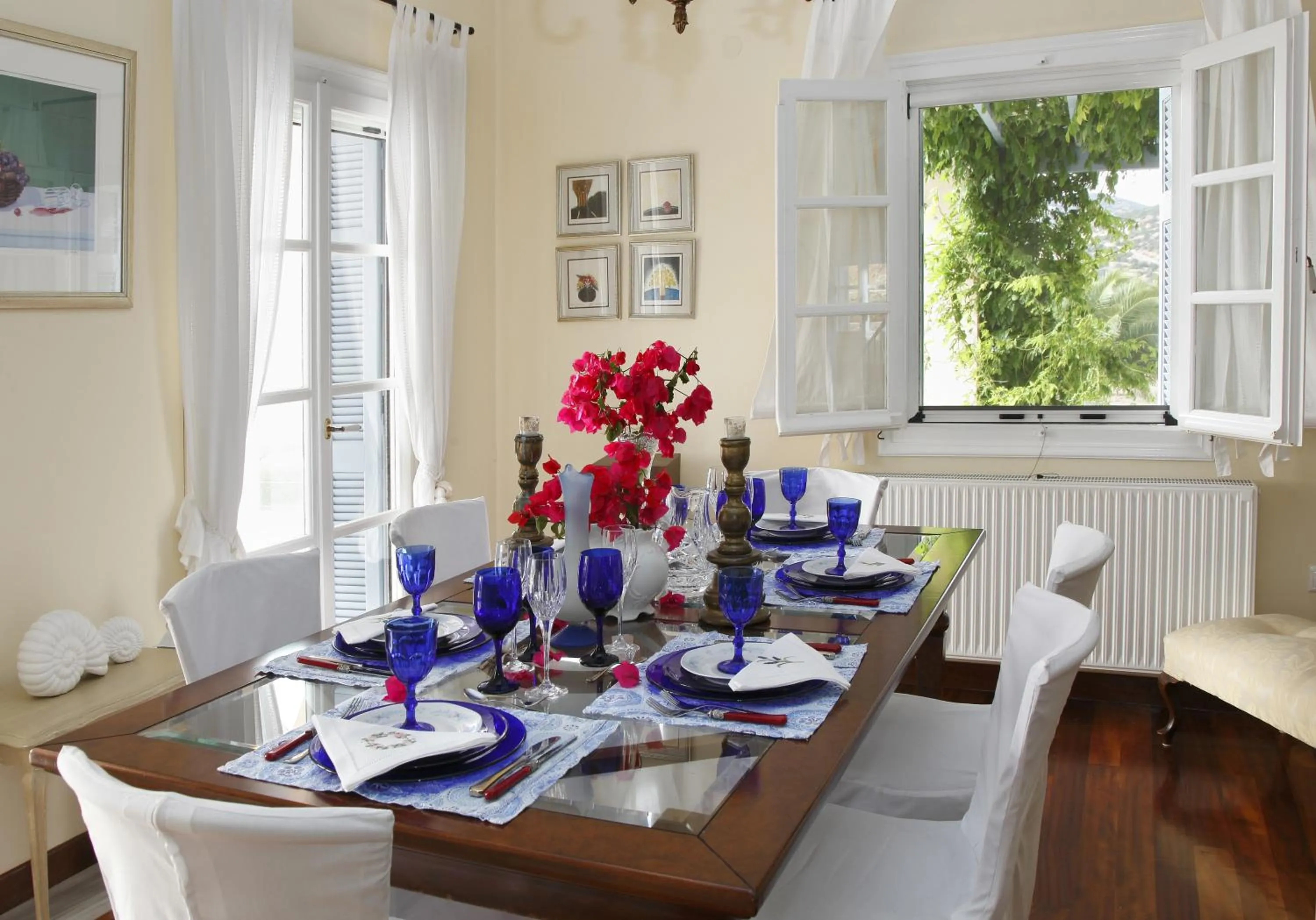 Dining area in Villa Casa Del Sol Syros
