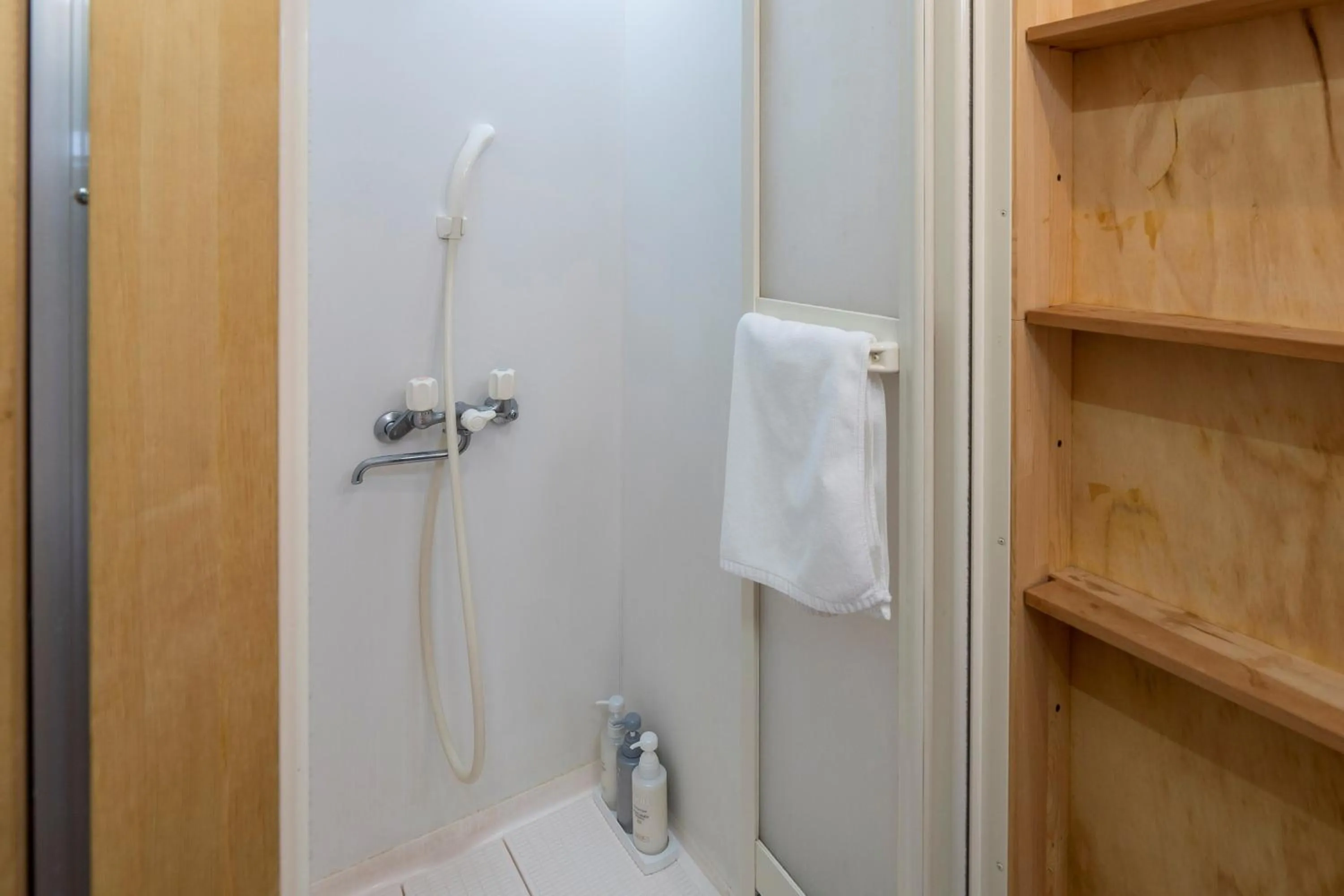 Shower in Hawaiians Glamping Mauna Village