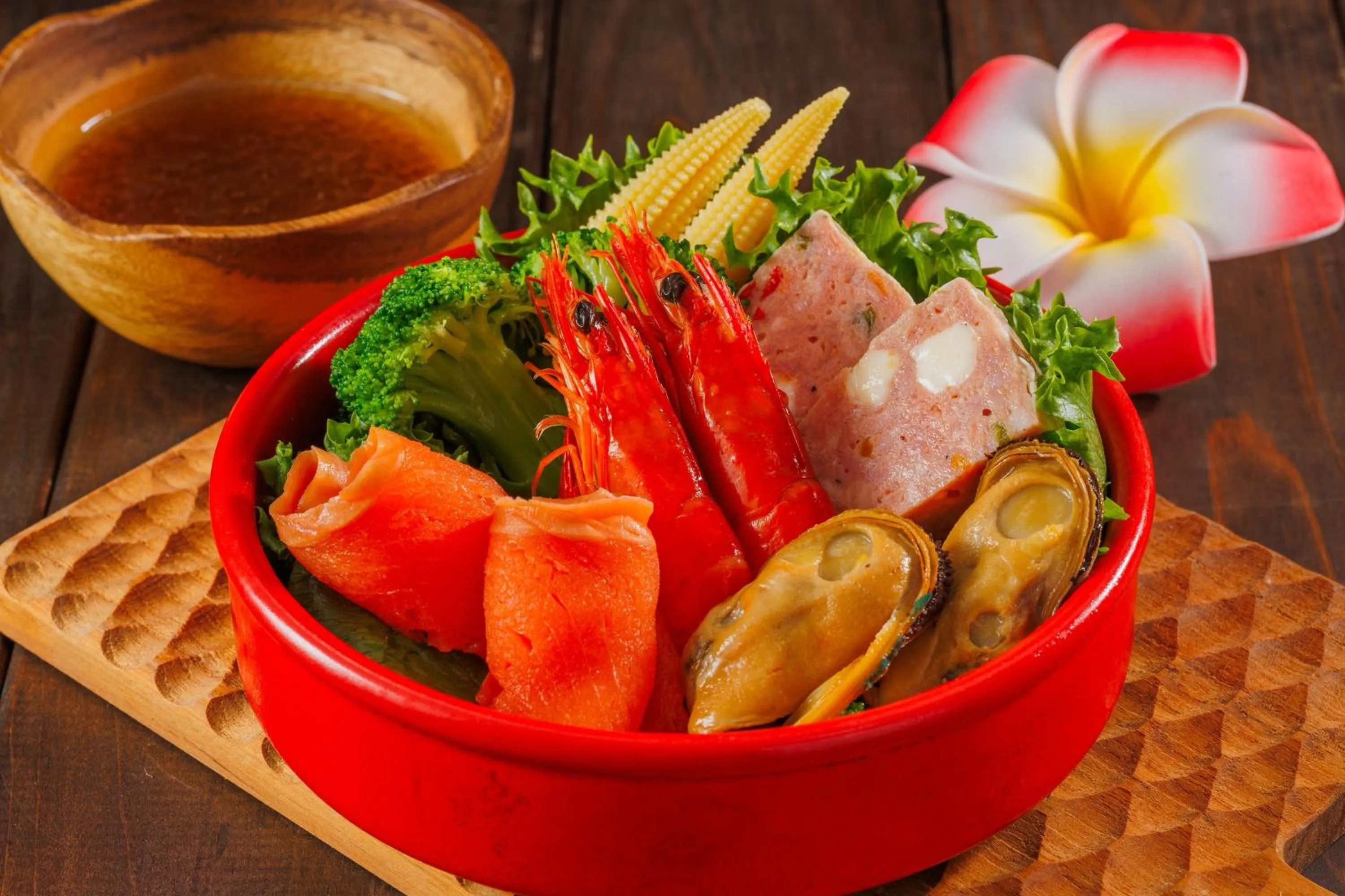 Dinner in Hawaiians Glamping Mauna Village