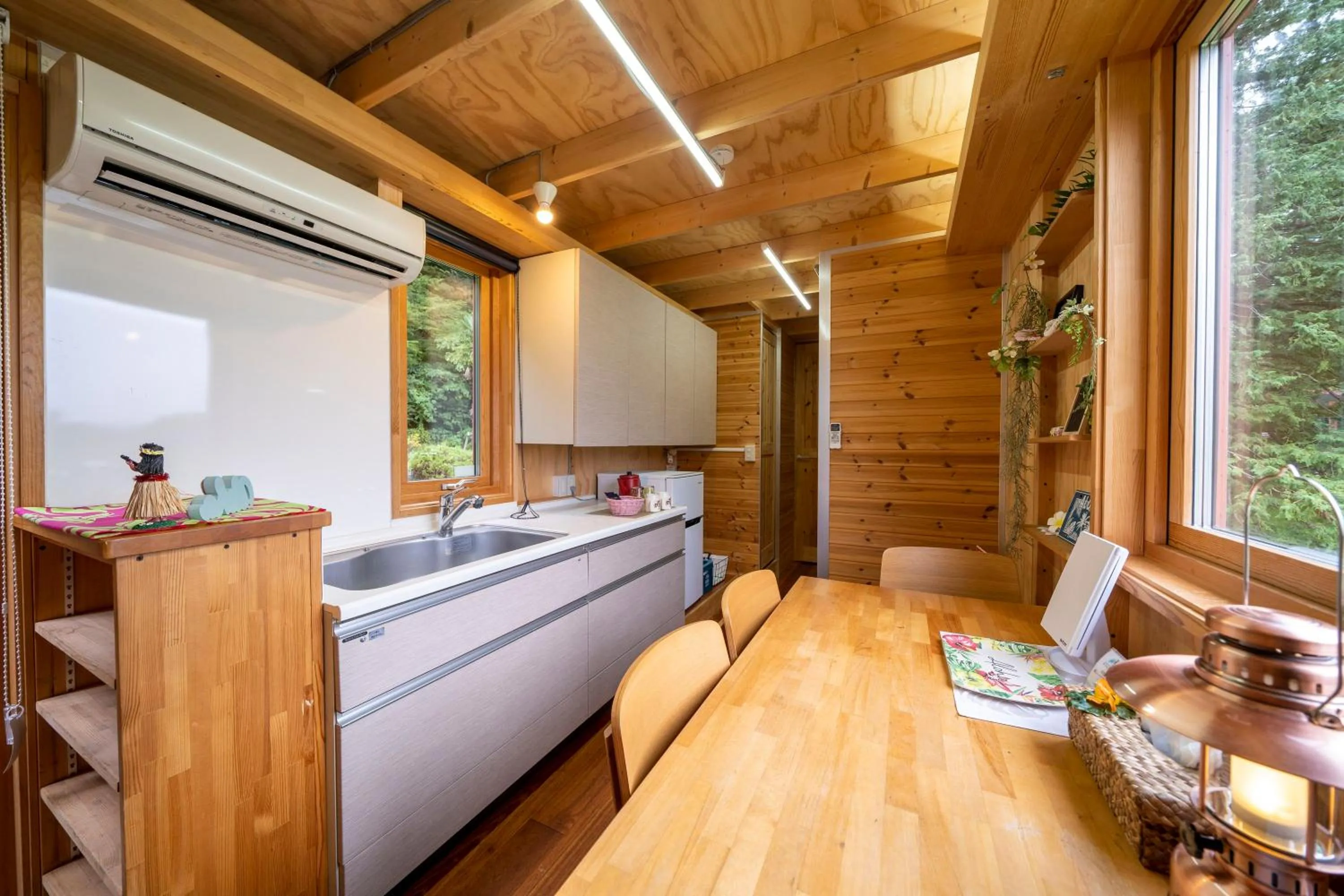 Kitchen or kitchenette, Bed in Hawaiians Glamping Mauna Village