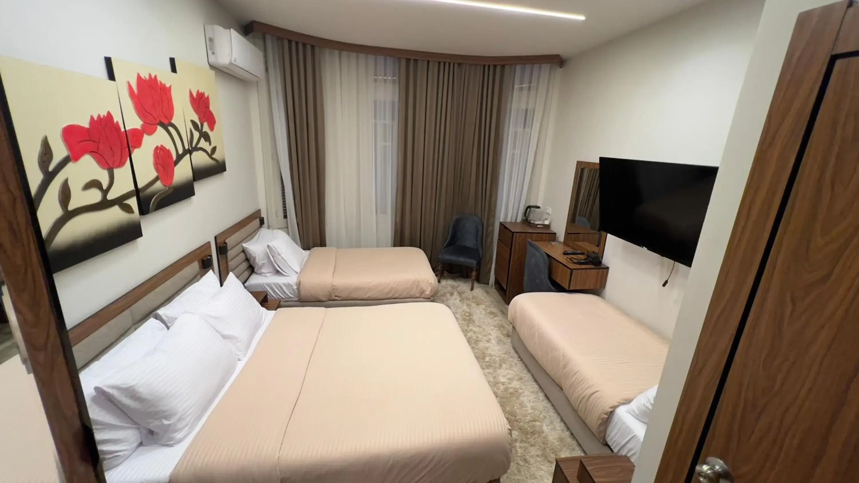 Triple Room with Bathroom in Italia Hotel Cairo Triple Room with Bathroom in Italia Hotel Cairo