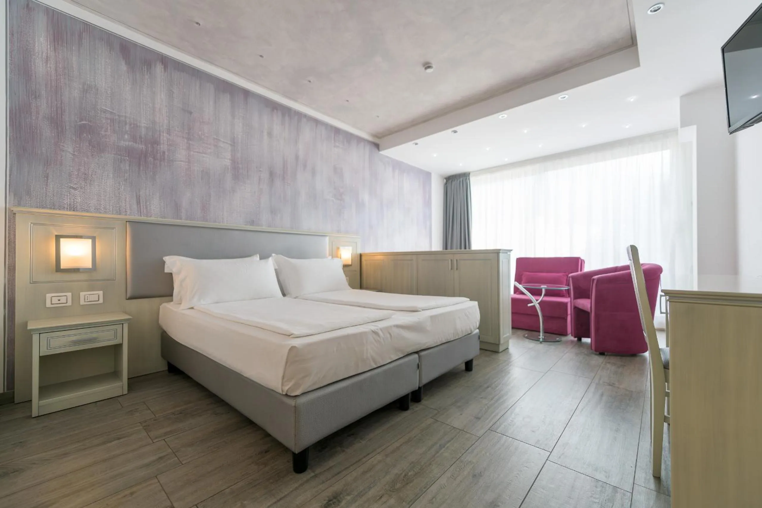 Bed in Garda Suite Hotel - Adults Only Hotel