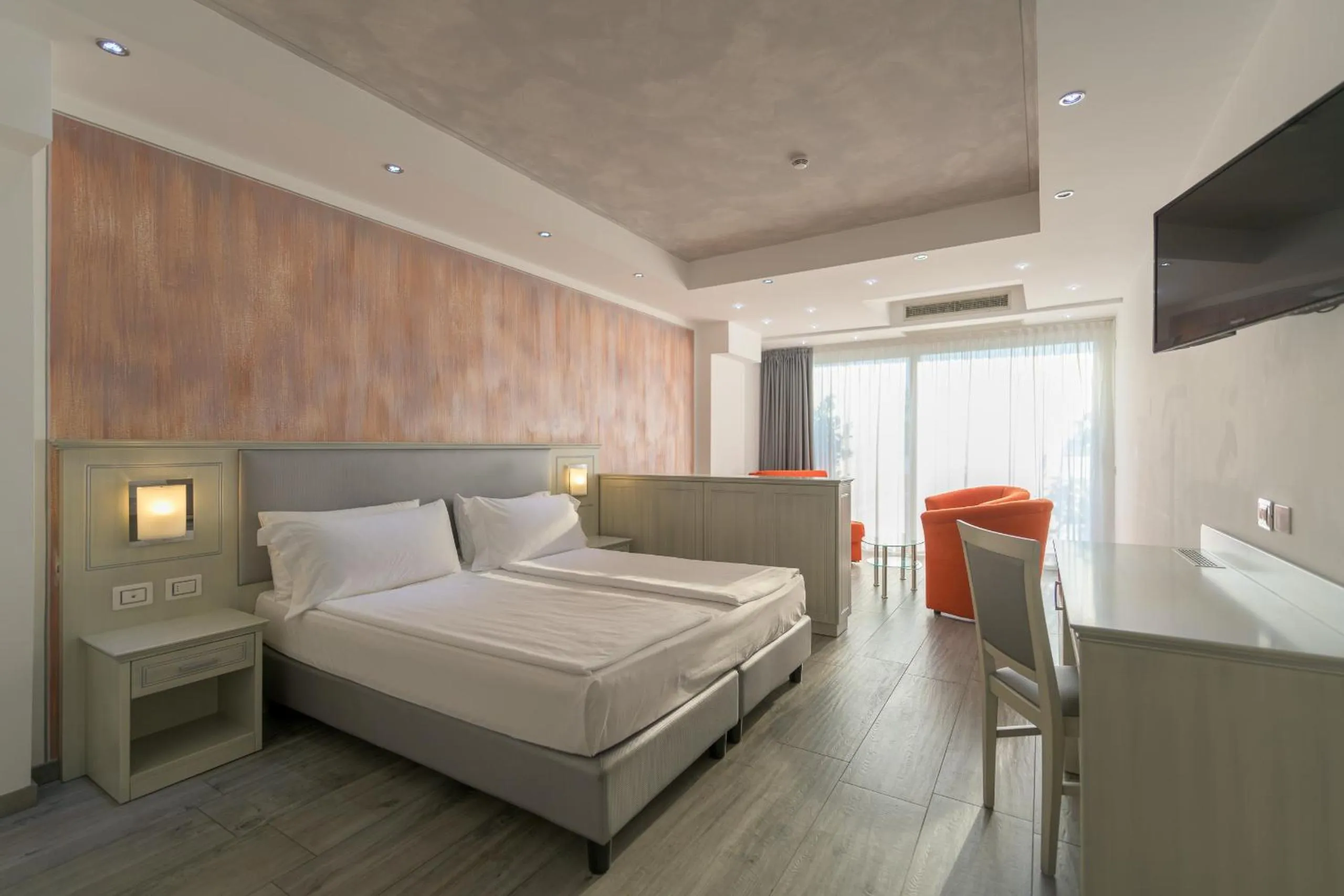 Bed in Garda Suite Hotel - Adults Only Hotel