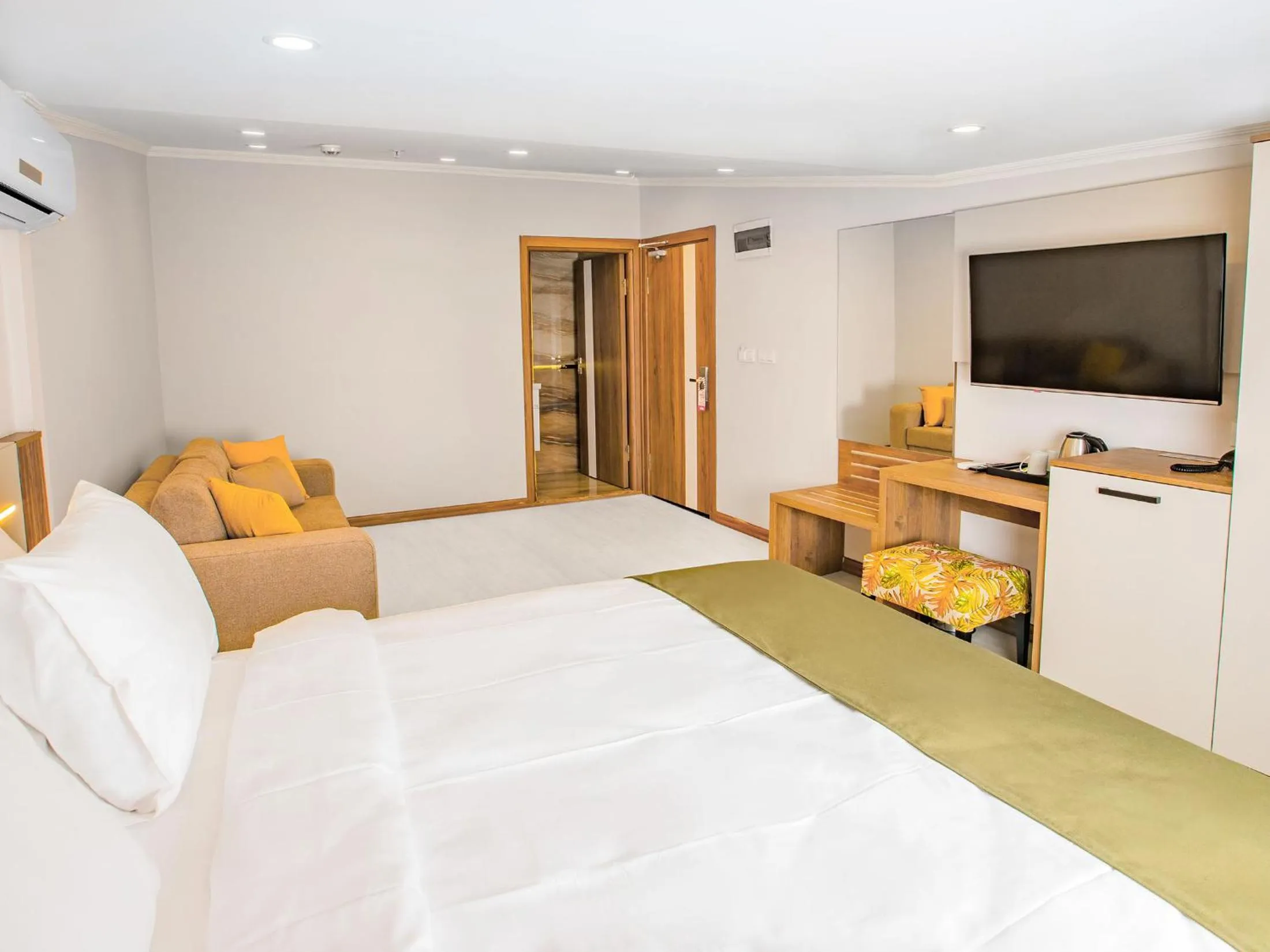 Bed in Quinnova Hotel