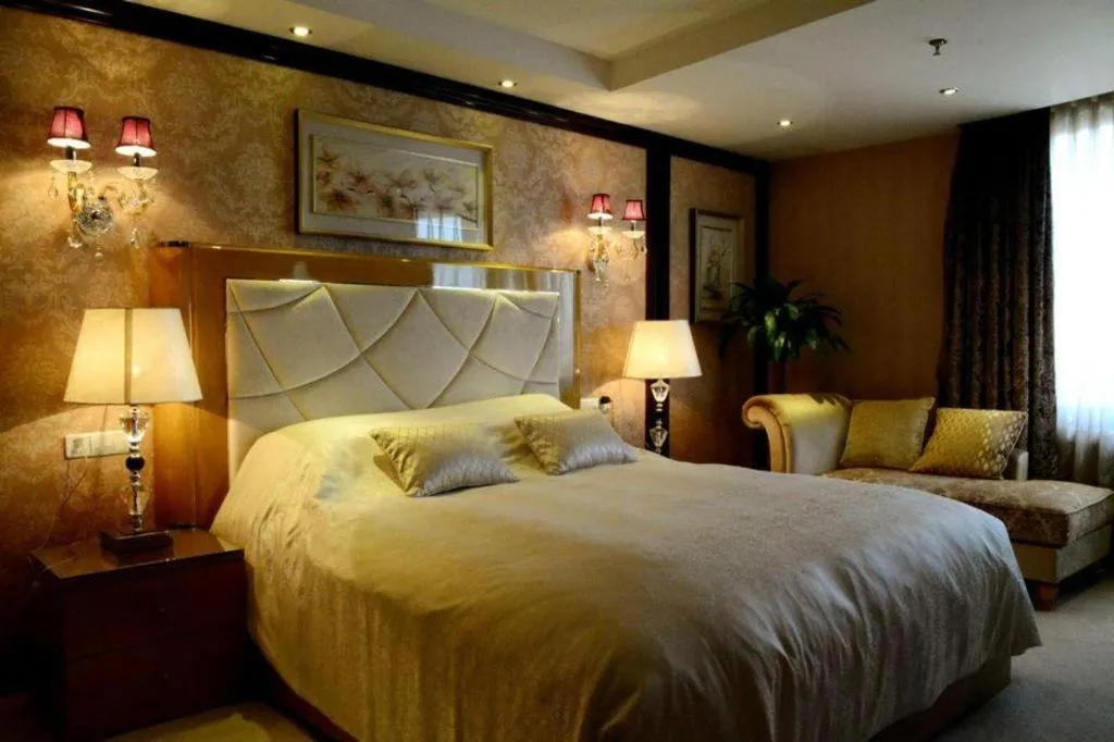 Bed in The Twenty First Century Hotel