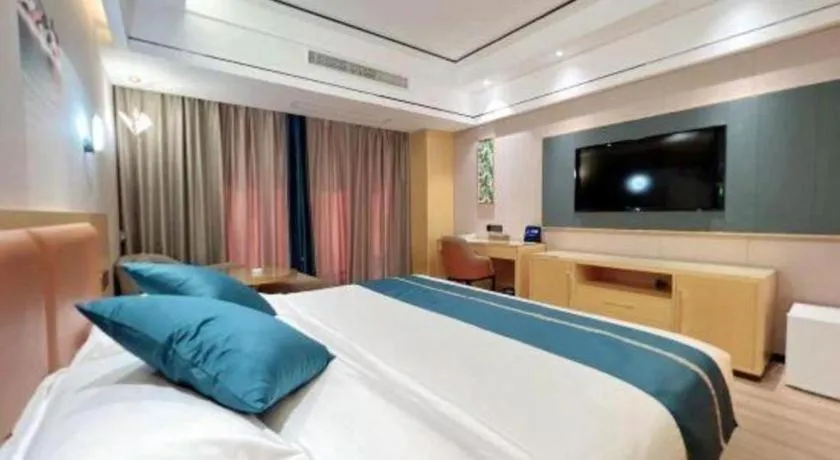 Bed in Sanya Yellow River Kyoto Hotel