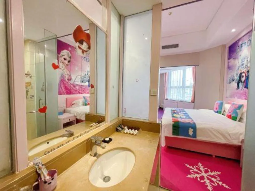 Bed in Sanya Yellow River Kyoto Hotel